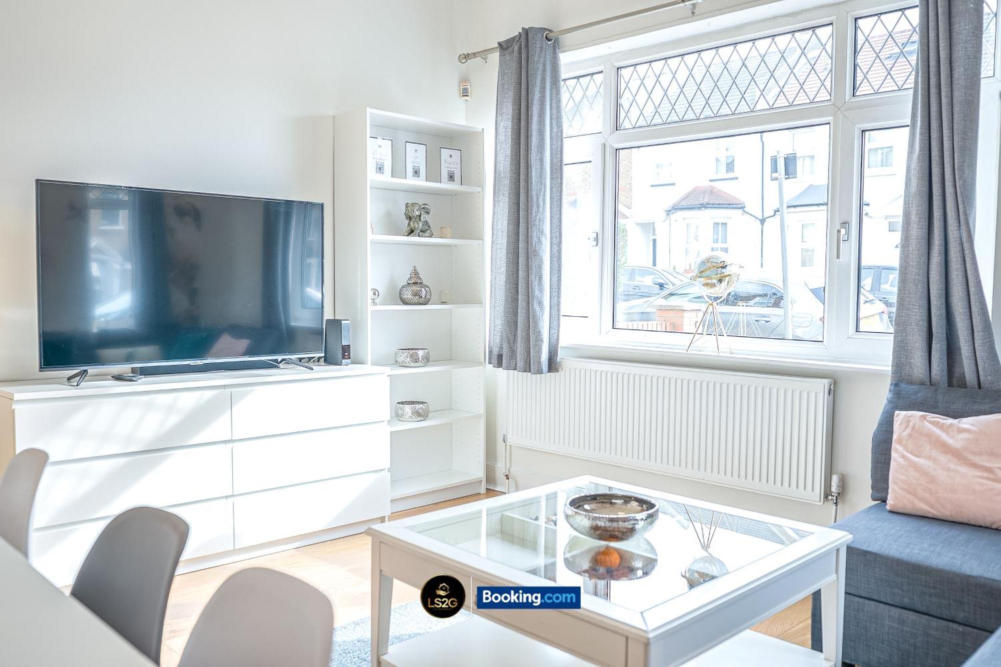 Stunning House By Ls2g Short Lets & Serviced Greater With Free Wifi London