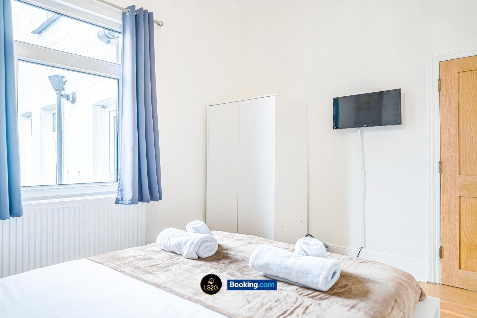 Stunning House By Ls2g Short Lets & Serviced Greater With Free Wifi Holiday home London