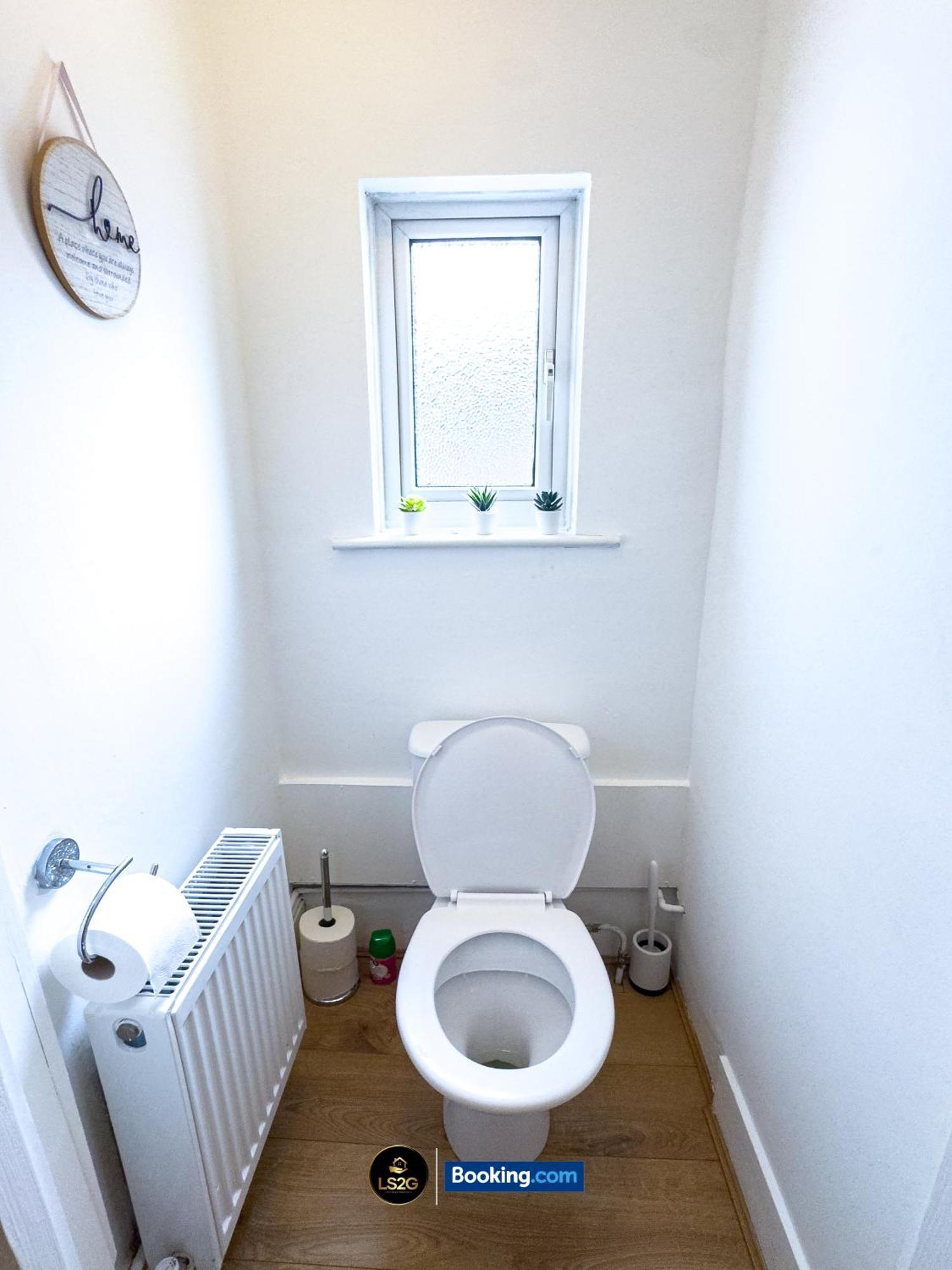 Stunning House By Ls2g Short Lets & Serviced Greater With Free Wifi * London