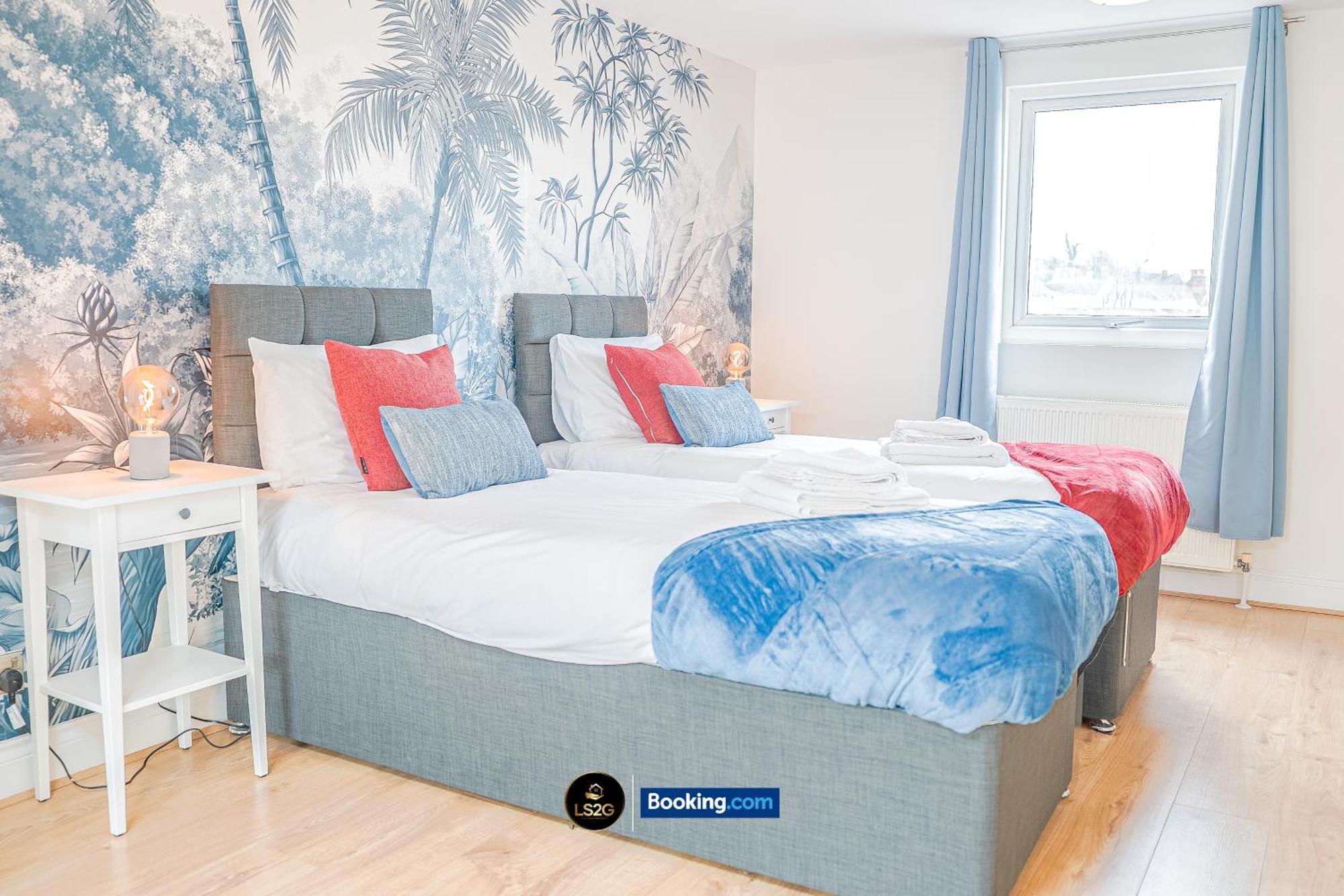 Stunning House By Ls2g Short Lets & Serviced Greater With Free Wifi