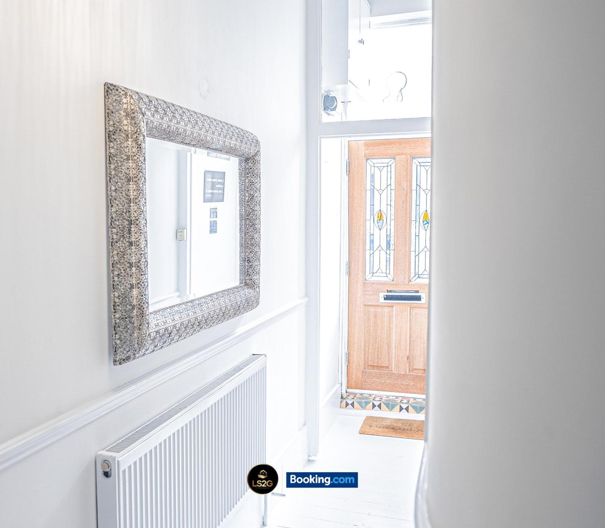 Stunning House By Ls2g Short Lets & Serviced Greater With Free Wifi Holiday home