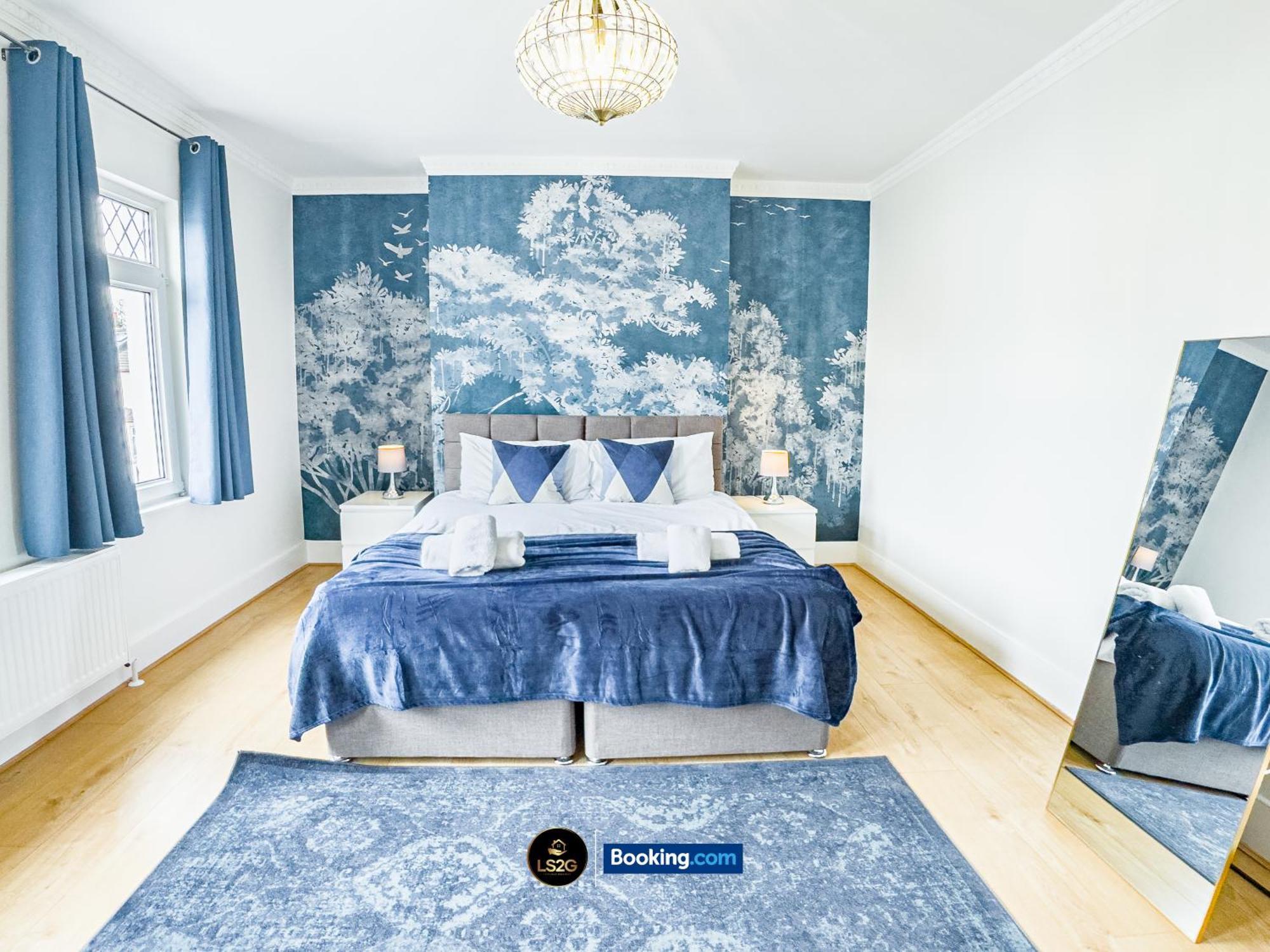 Holiday home Stunning House By Ls2g Short Lets & Serviced Greater With Free Wifi