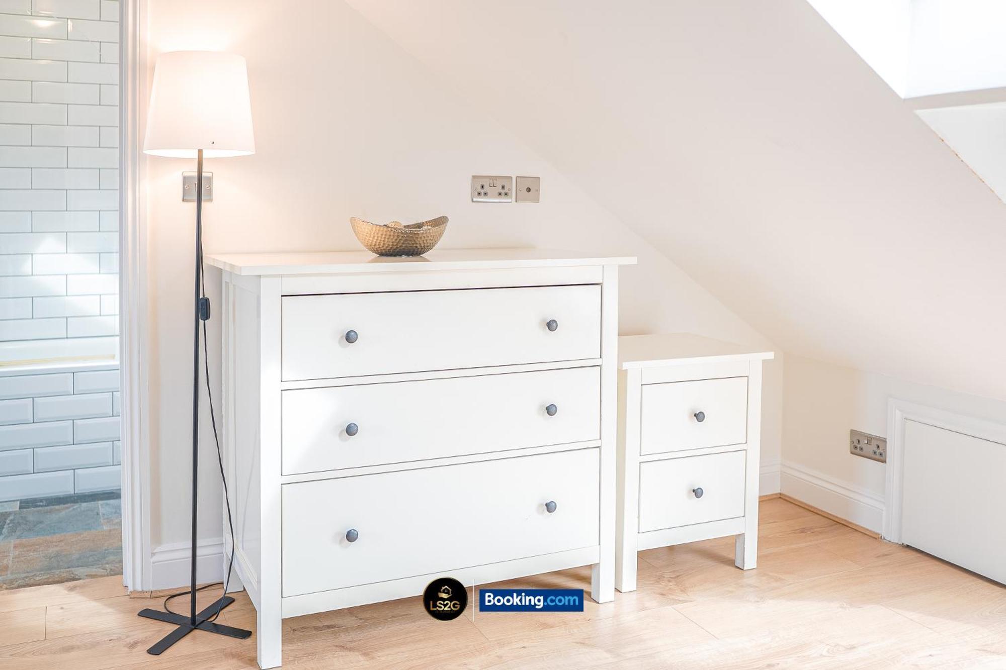 Stunning House By Ls2g Short Lets & Serviced Greater With Free Wifi * London