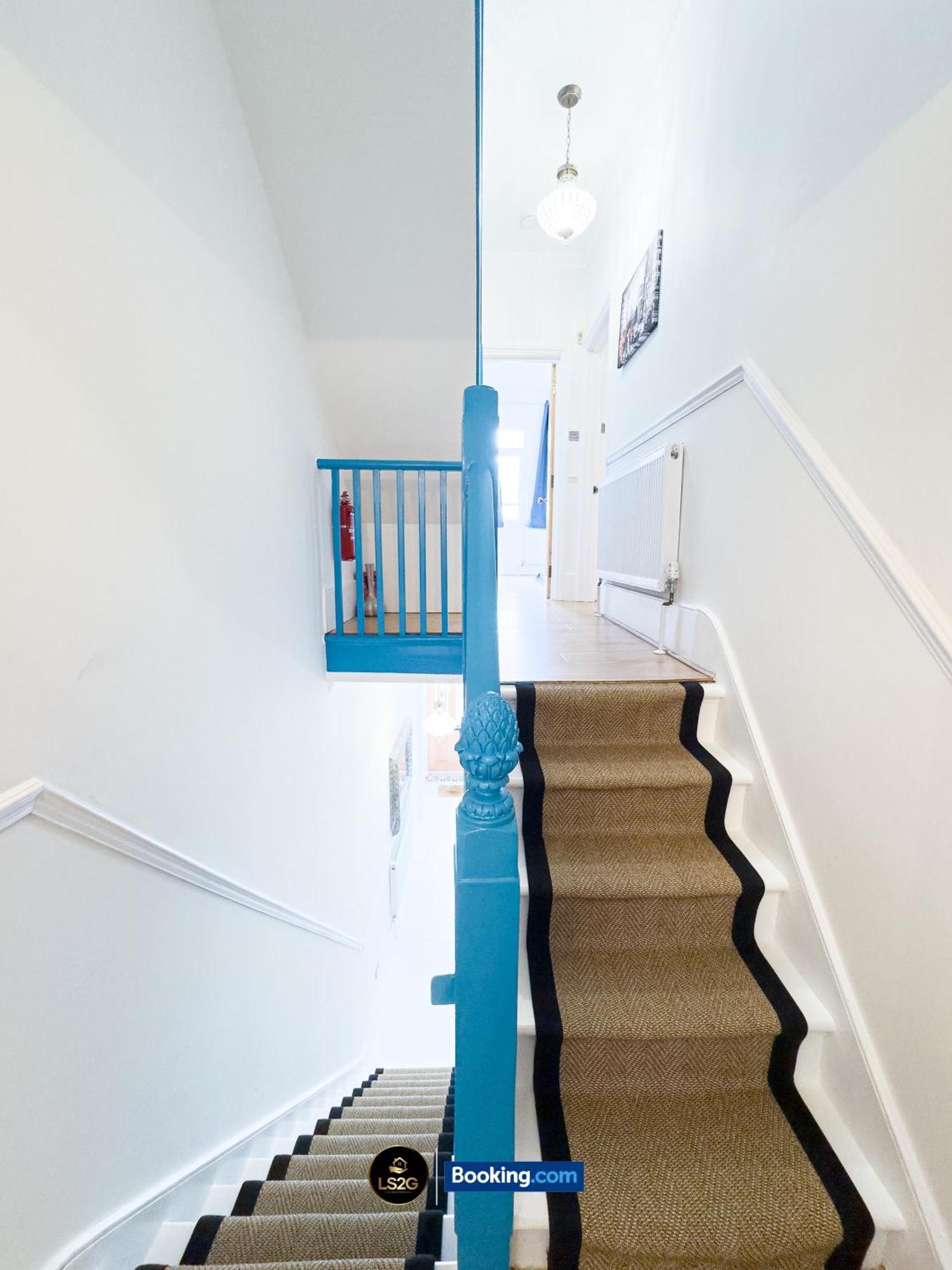 Holiday home Stunning House By Ls2g Short Lets & Serviced Greater With Free Wifi London