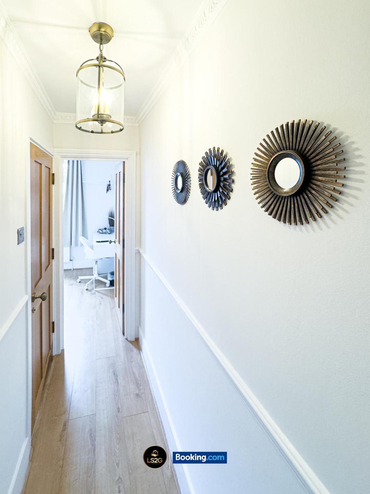 Stunning House By Ls2g Short Lets & Serviced Greater With Free Wifi Holiday home London