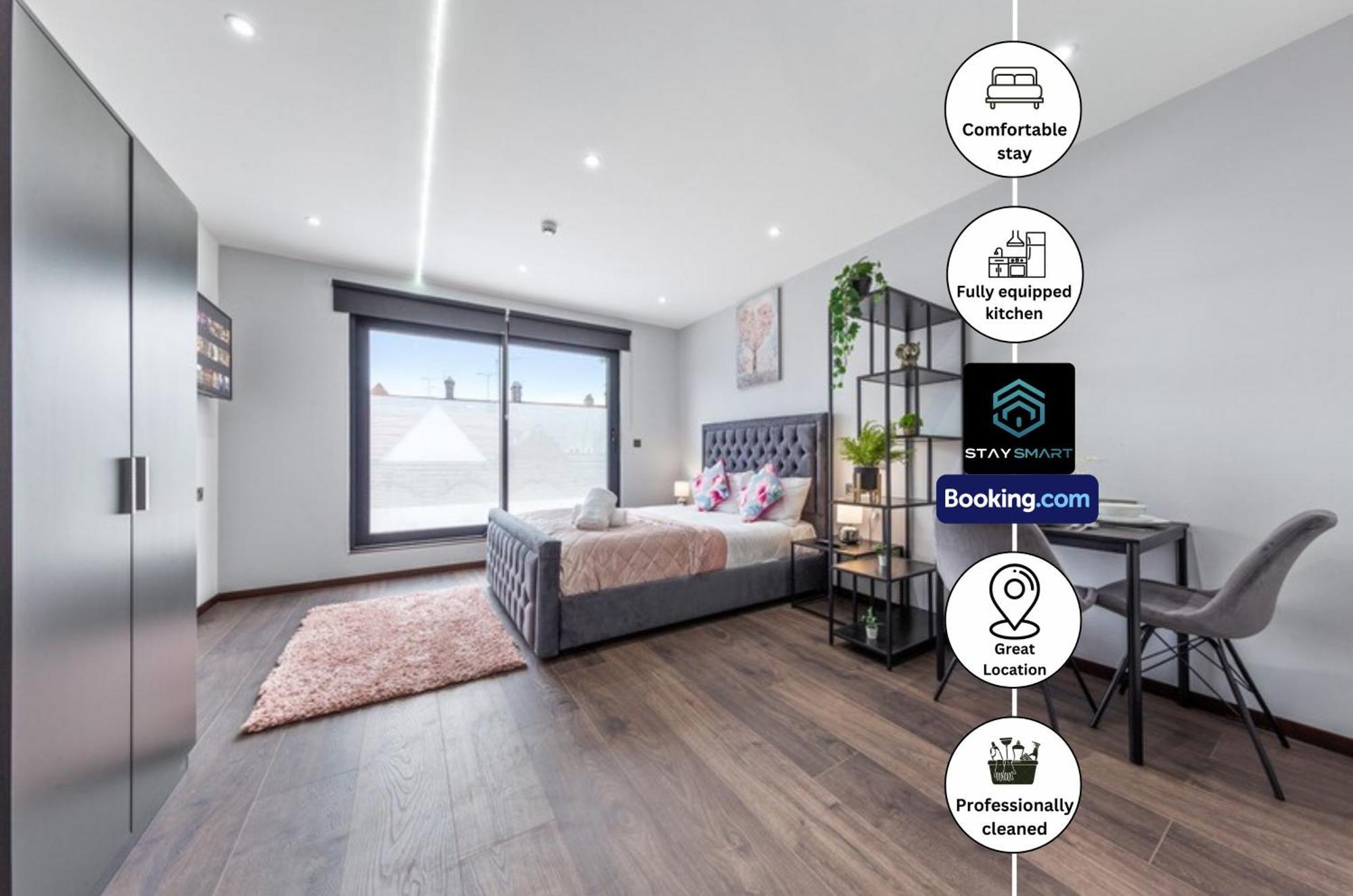 Stylish By Smart Short Lets & Serviced Woodstock With Free Wifi Apartment