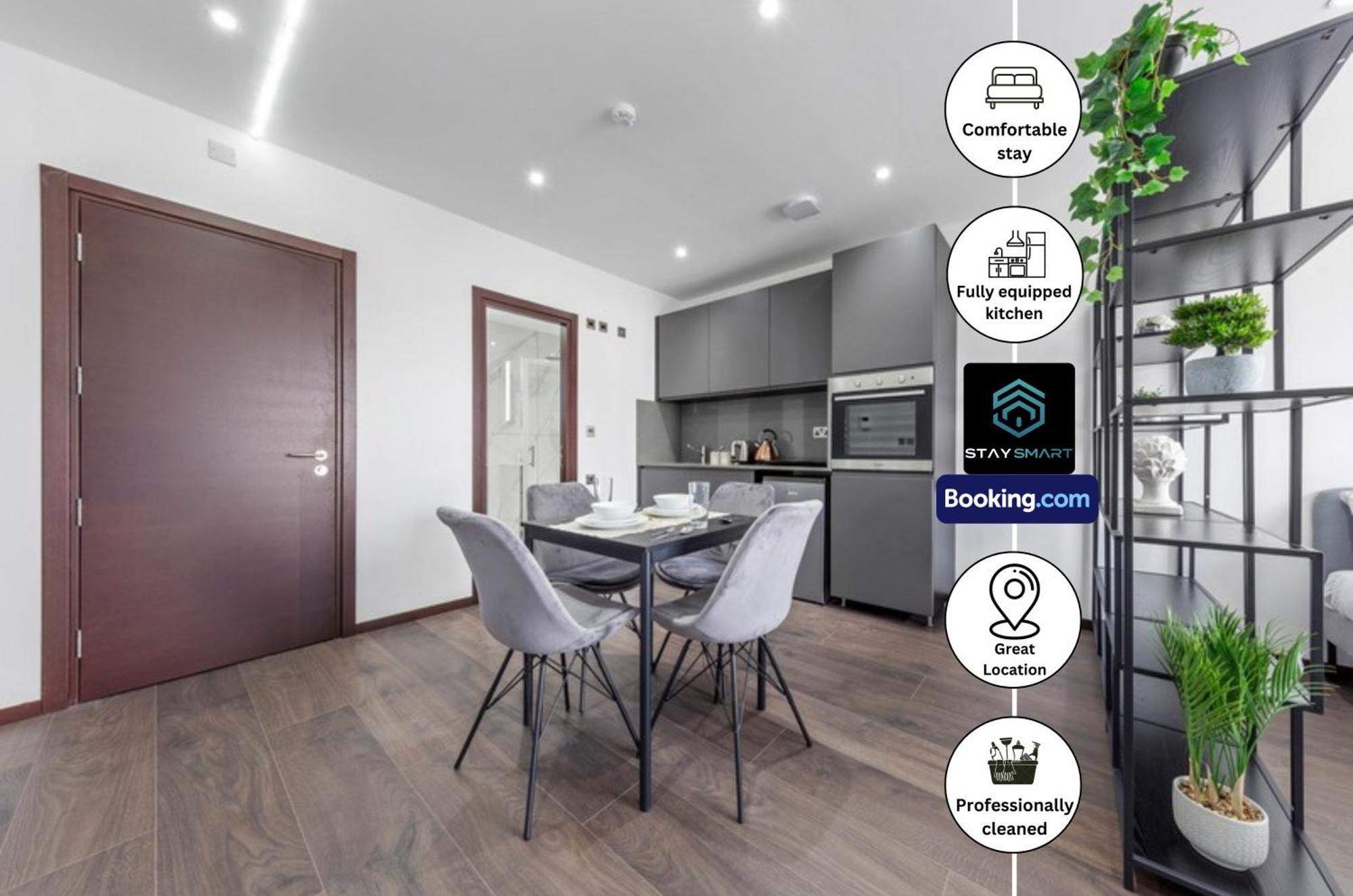 Stylish By Smart Short Lets & Serviced Woodstock With Free Wifi Apartment London