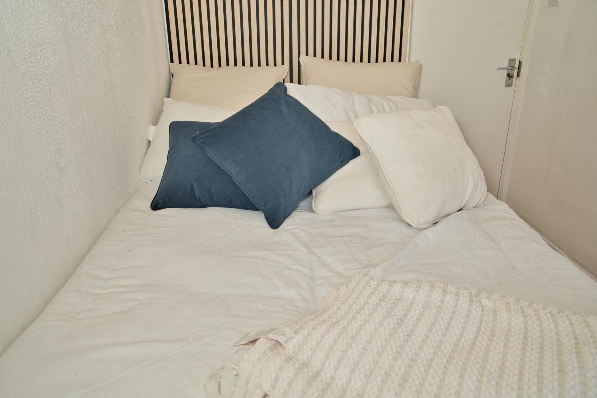 Stunning 4 Bedroom In Swiss Sleeps 10 Apartment