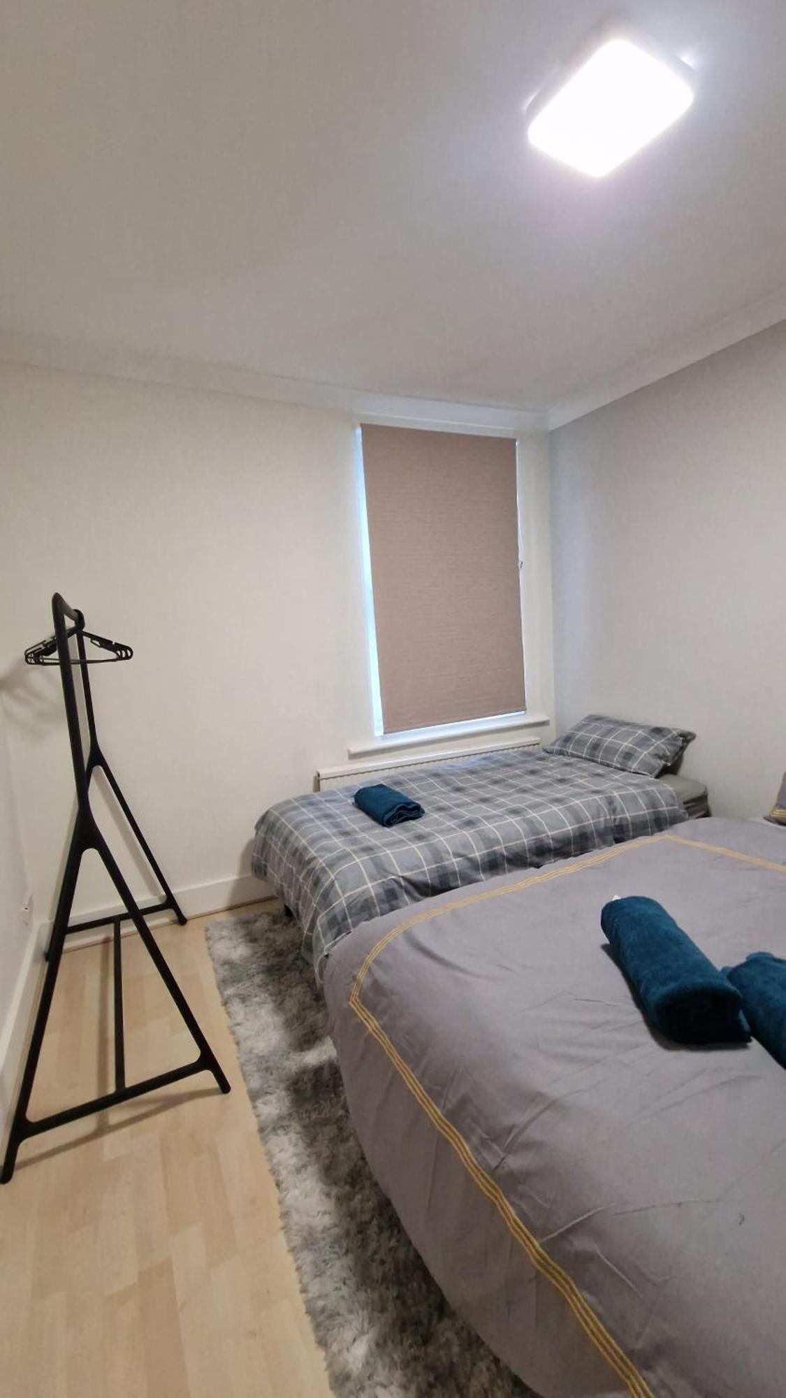 Luxury Near Tube Station Apartment London
