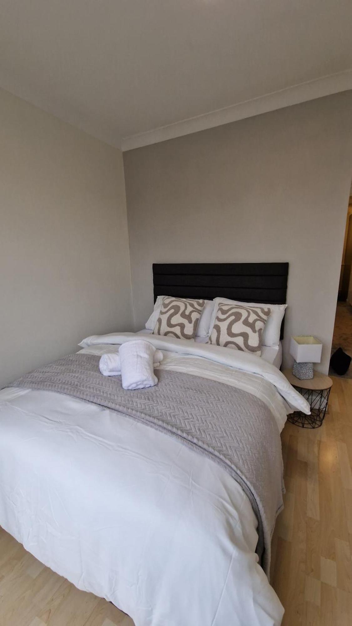 Luxury Near Tube Station Apartment *