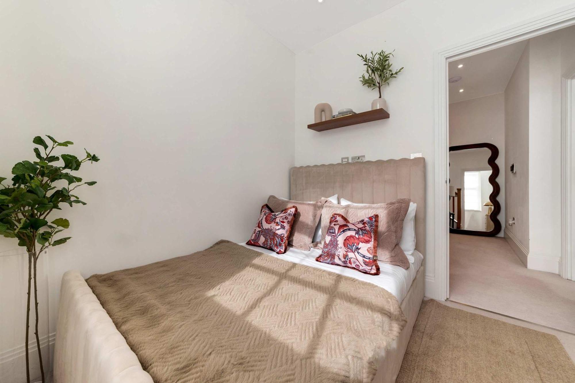 Madestays Premium Knightsbridge Townhouse London