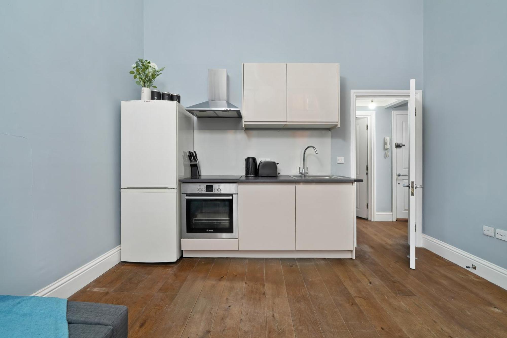 Kensington Modern Apartment *