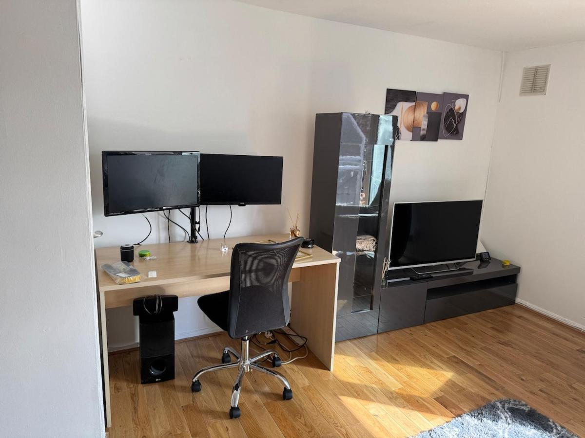 Modern 2 Bedroom Terrace *