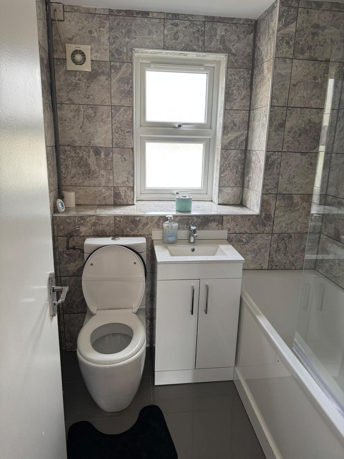 Modern 2 Bedroom Terrace Apartment