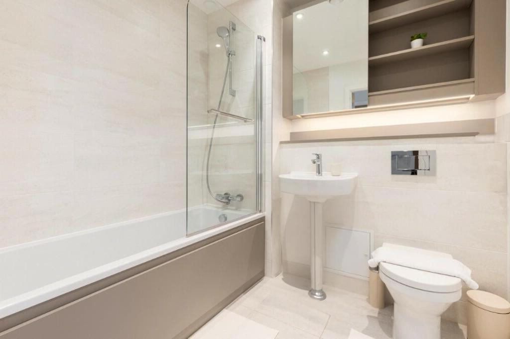 Spacious 4 Beds By Soho & Convent Garden * London