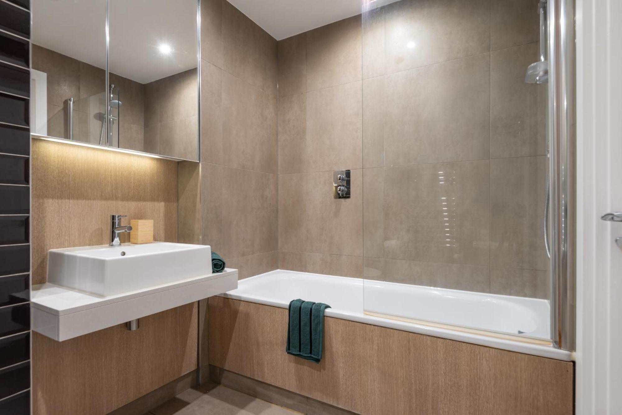 Apartment Montana - Modern Comfort & Prime Location *