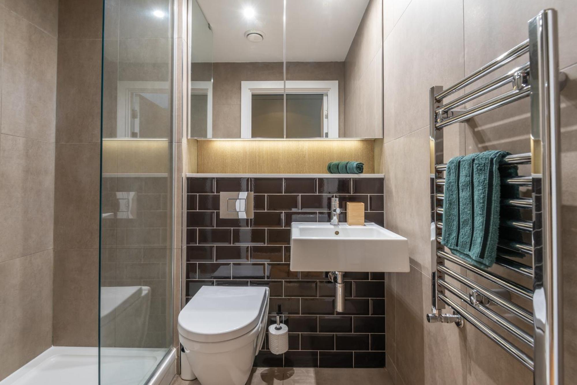 Montana - Modern Comfort & Prime Location Apartment *