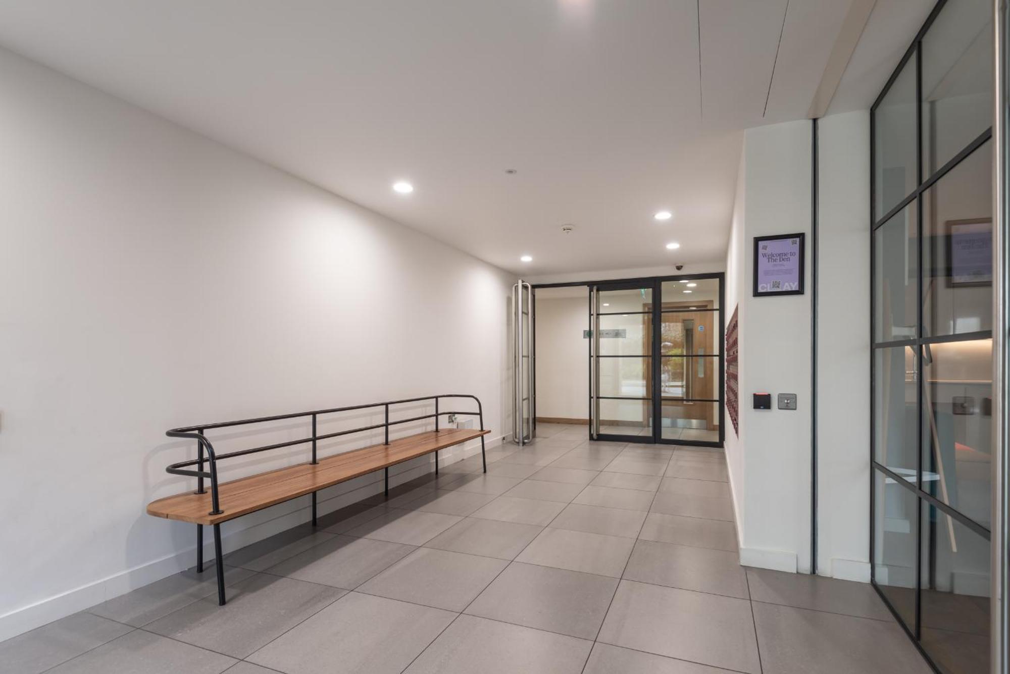 Montana - Modern Comfort & Prime Location London