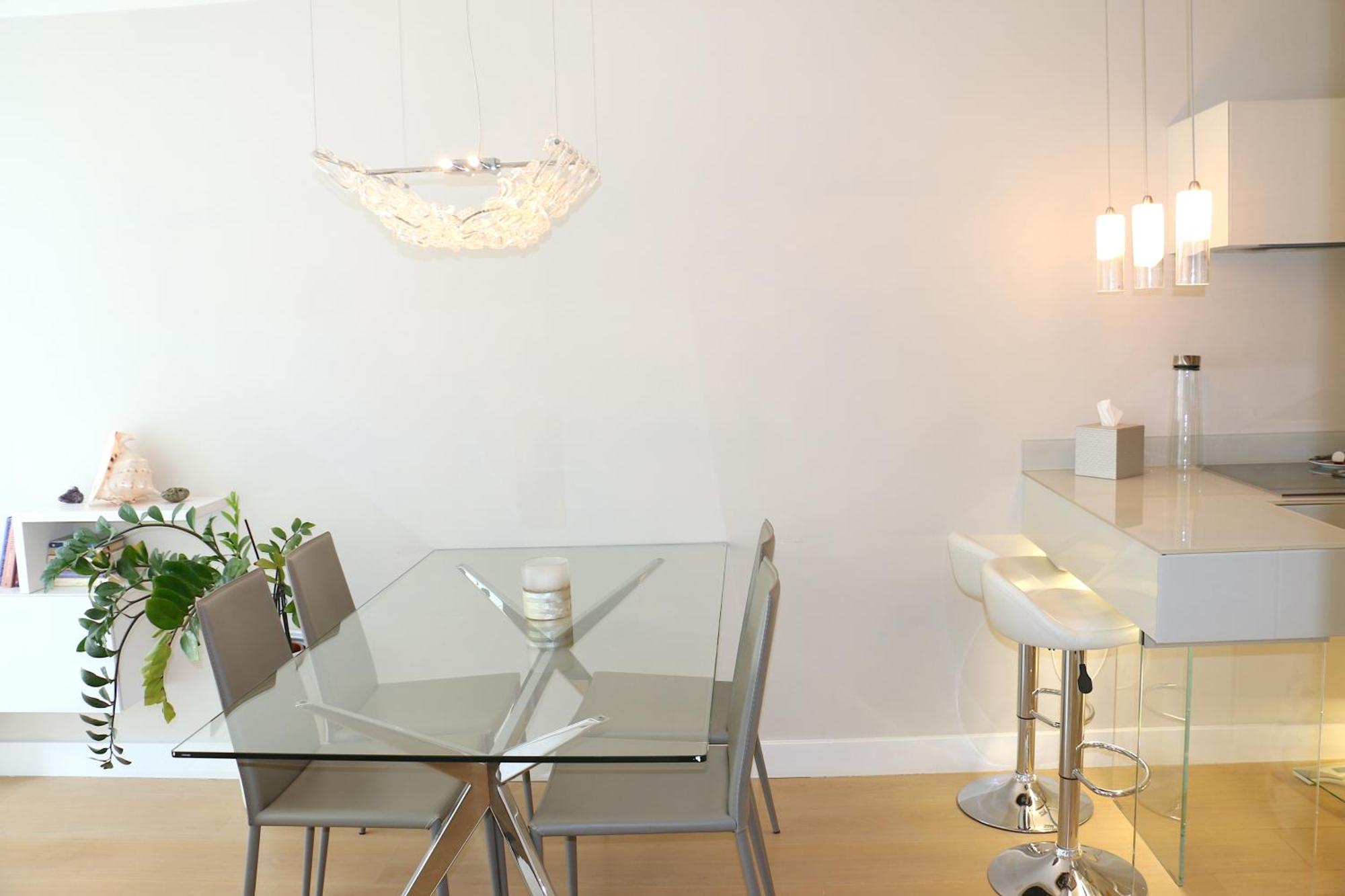 Elegant Designer By Chelsea Bridge & Battersea Power Station Apartment