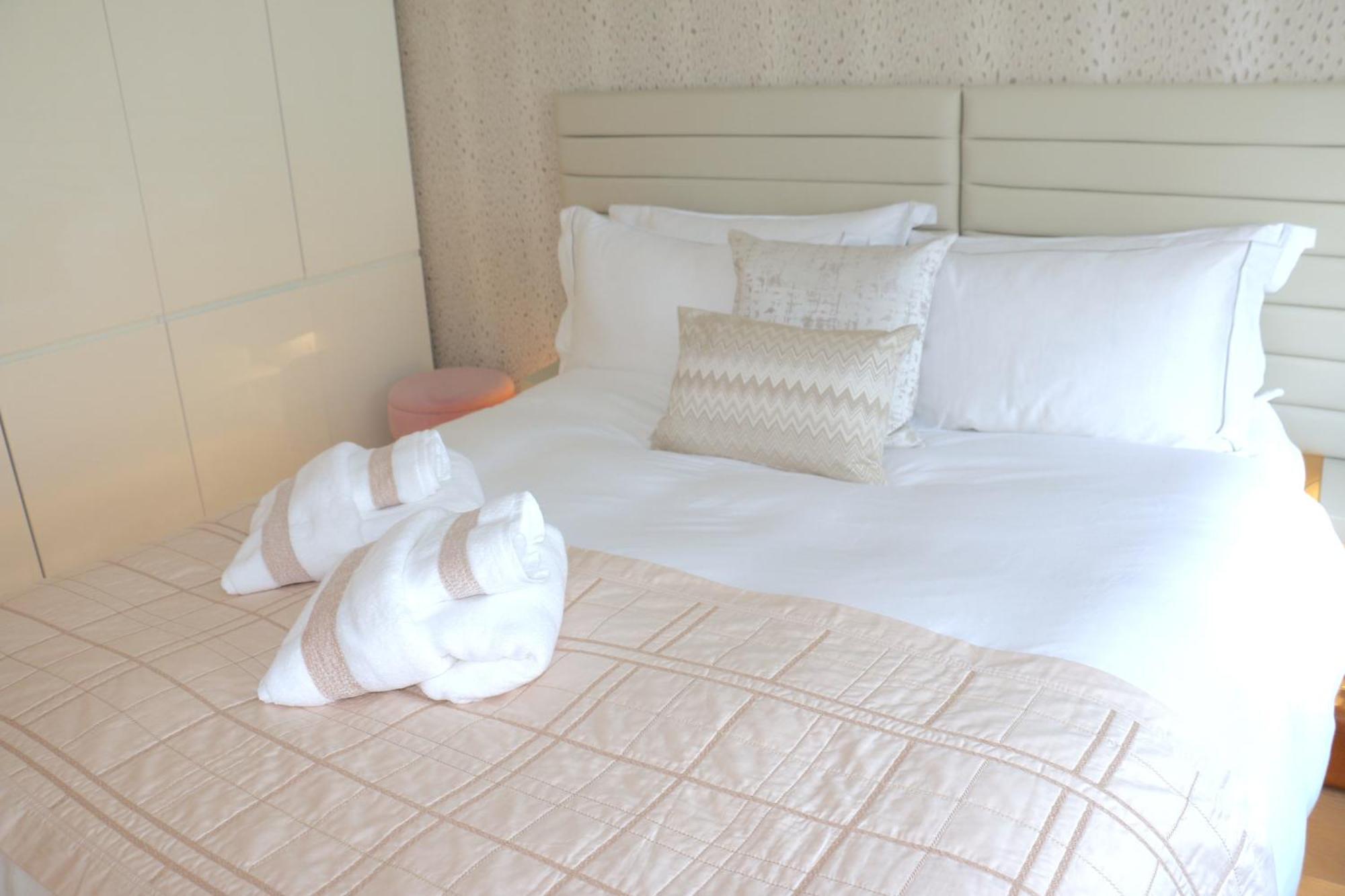 Elegant Designer By Chelsea Bridge & Battersea Power Station *