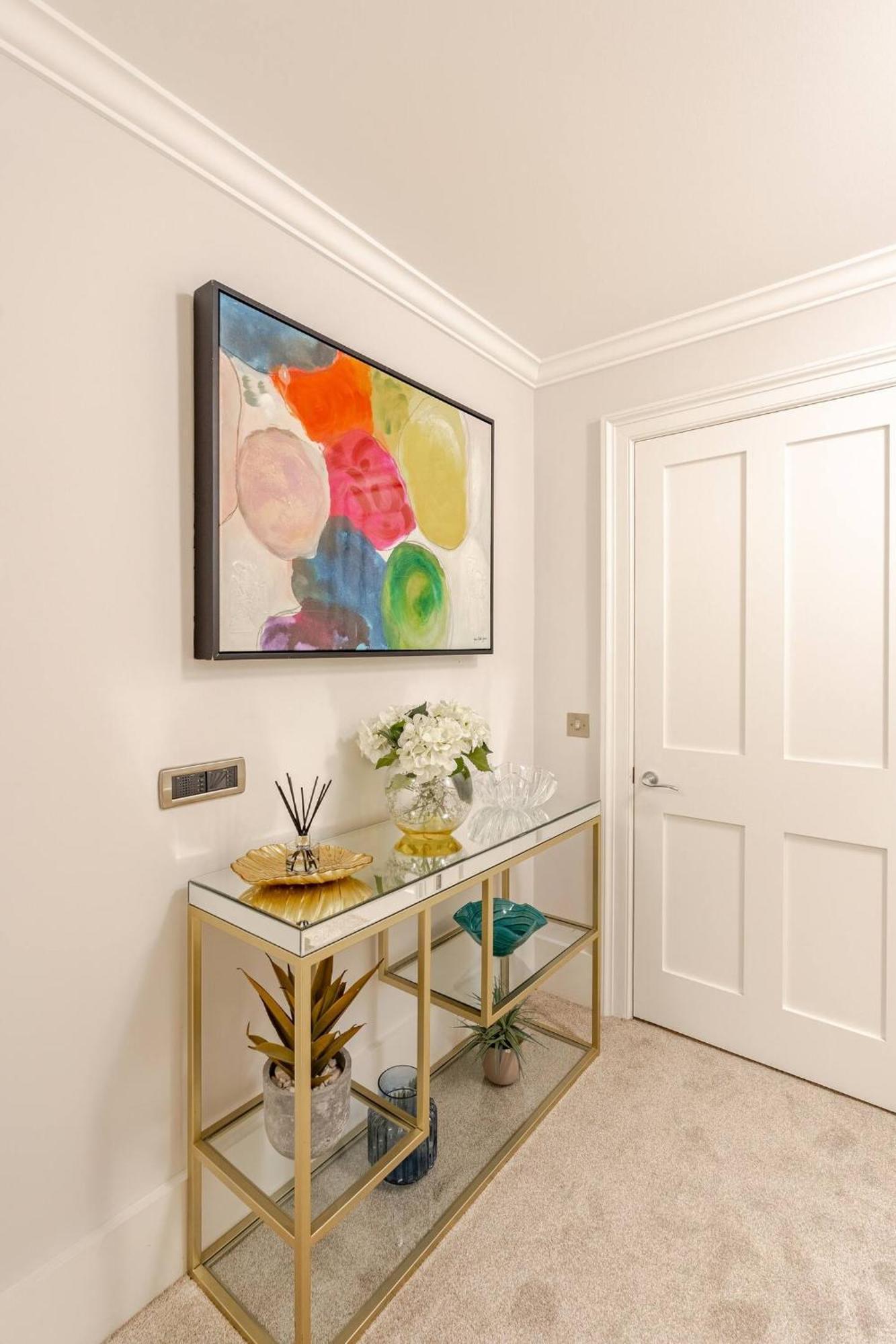 Lavish Designer 3 Bed Near Oxford Street Apartment