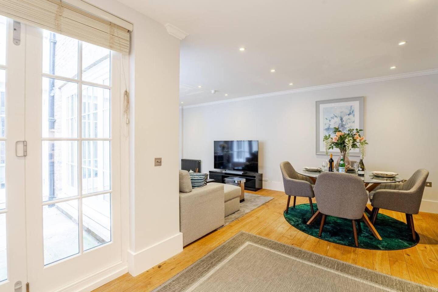 Lavish Designer 3 Bed Near Oxford Street Apartment *