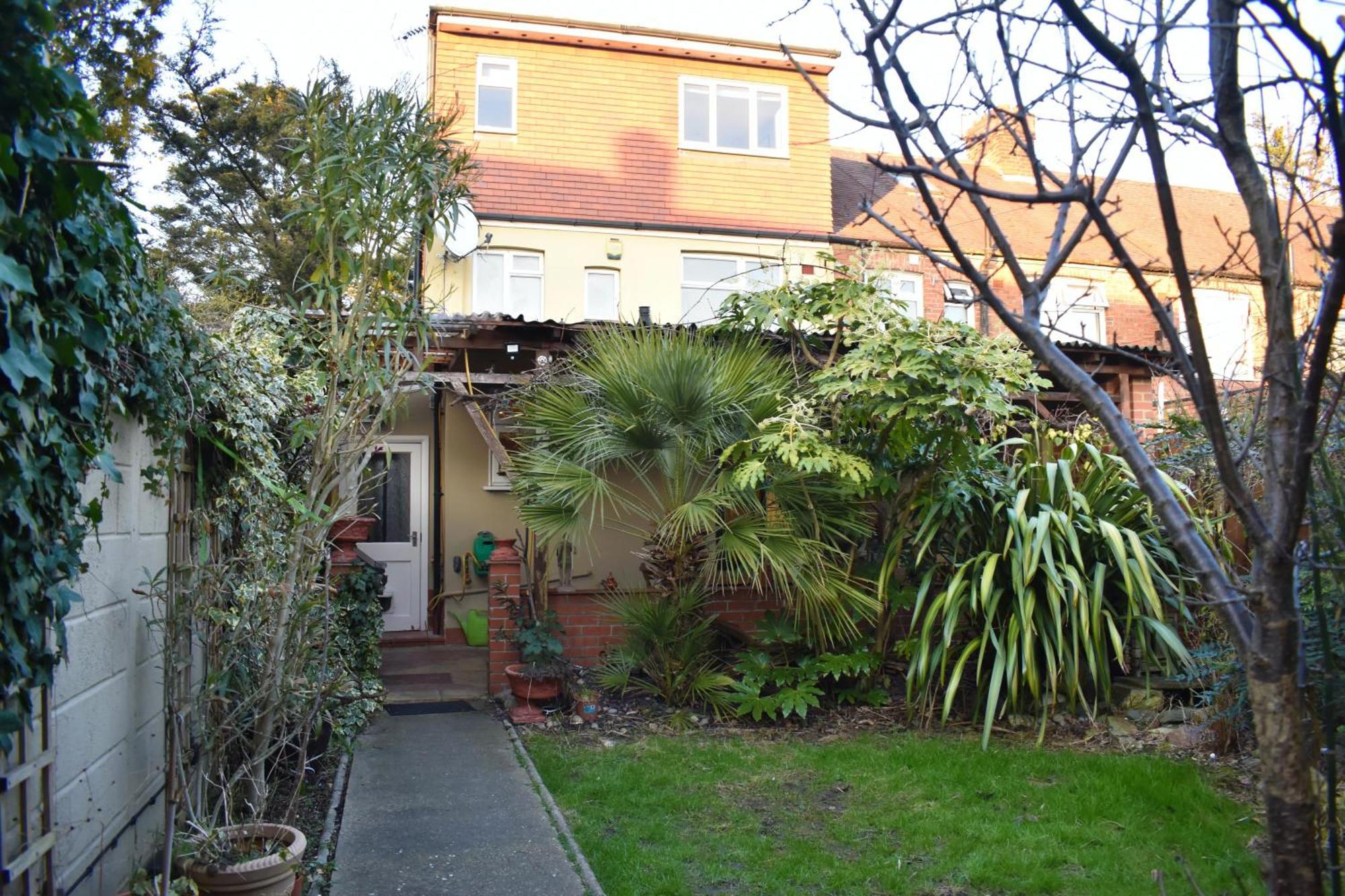 House For 7, Garden With Pond, 20min From Heathrow London
