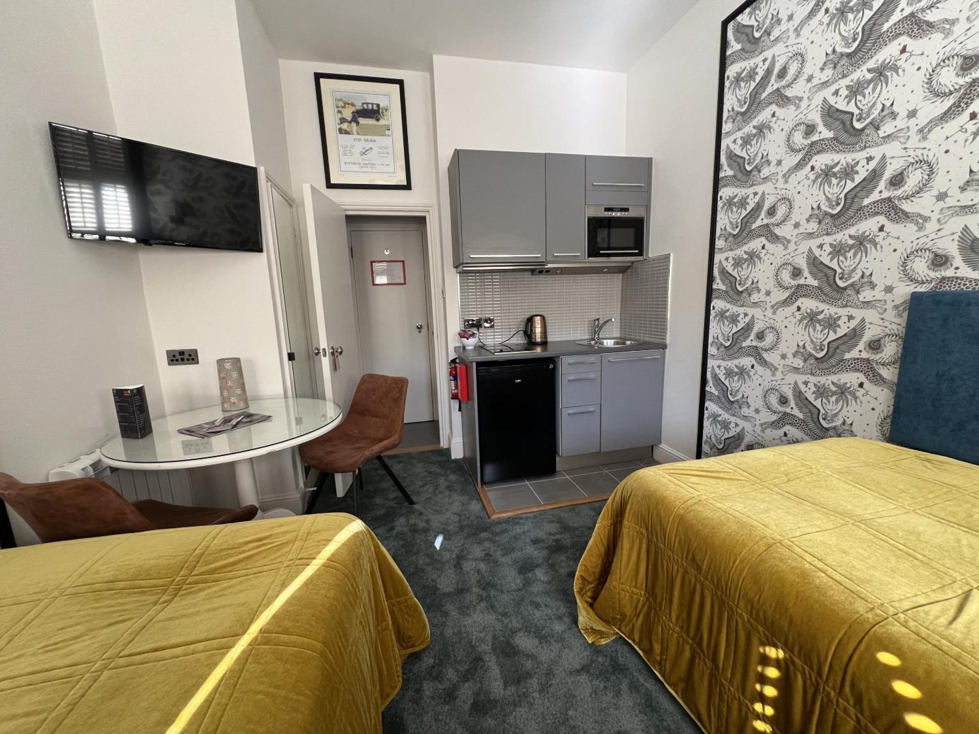 Vancouver And 3* London