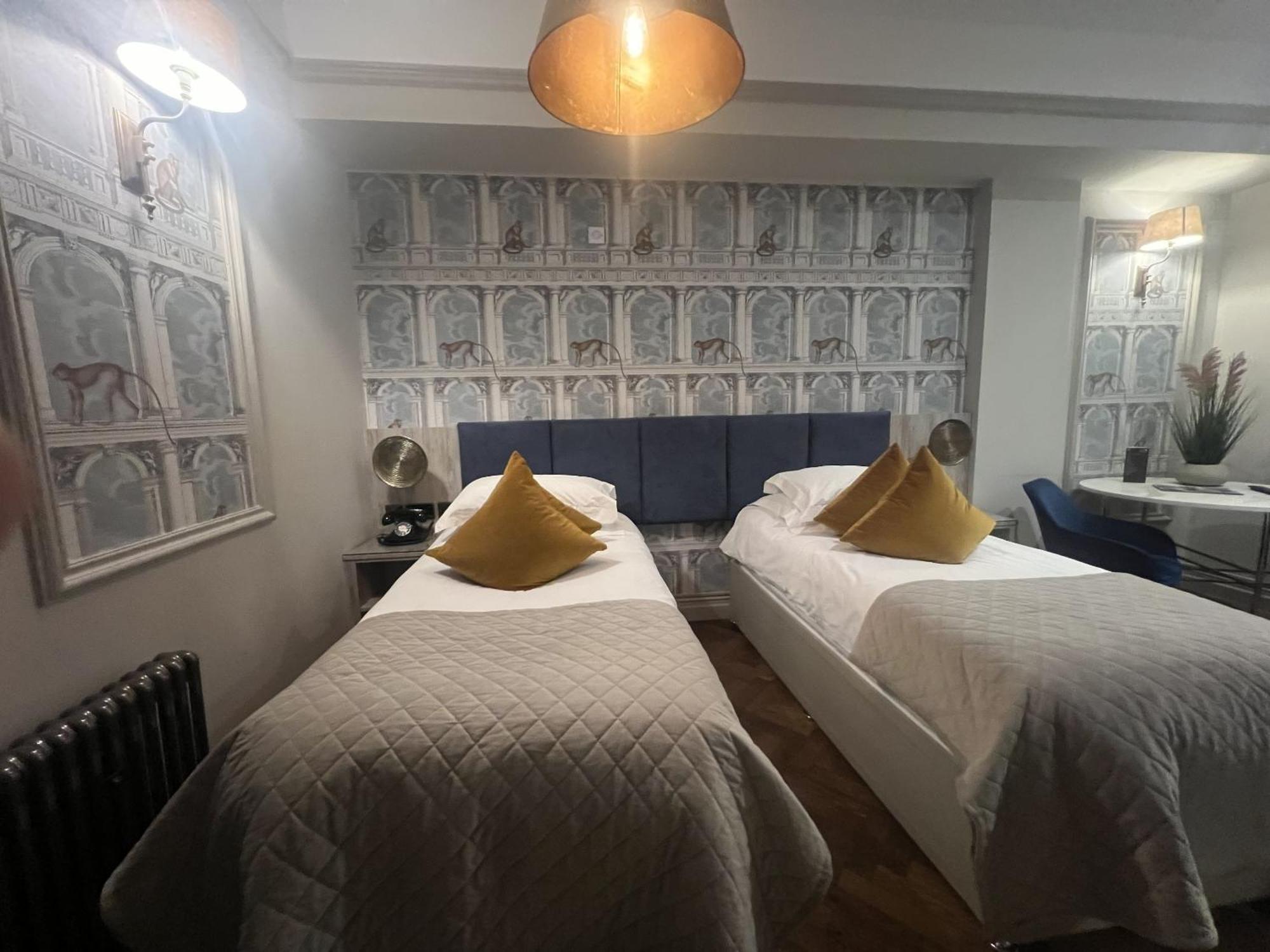 Vancouver And 3* London