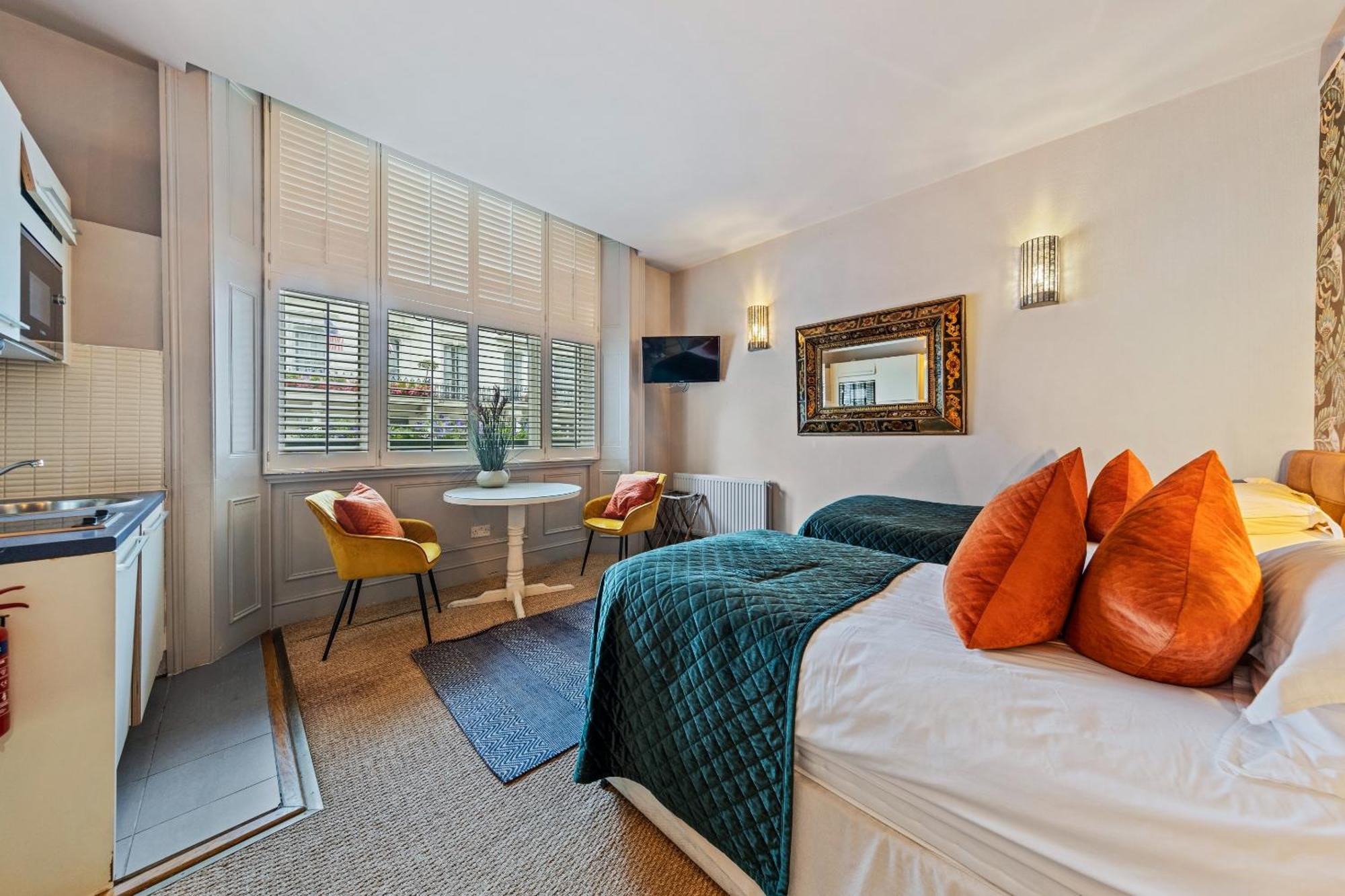 Vancouver And 3* London