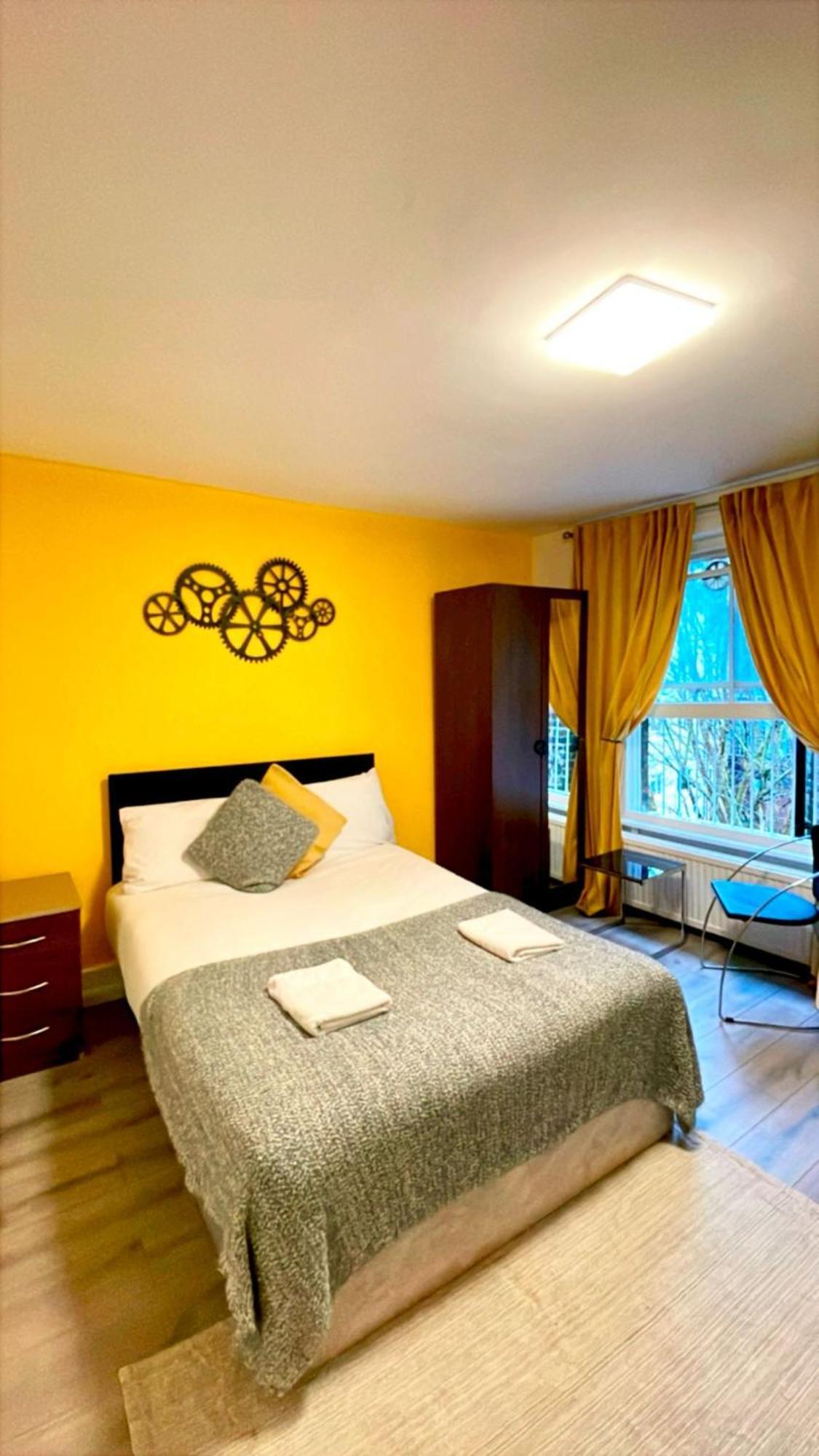 Cromwell Apartment