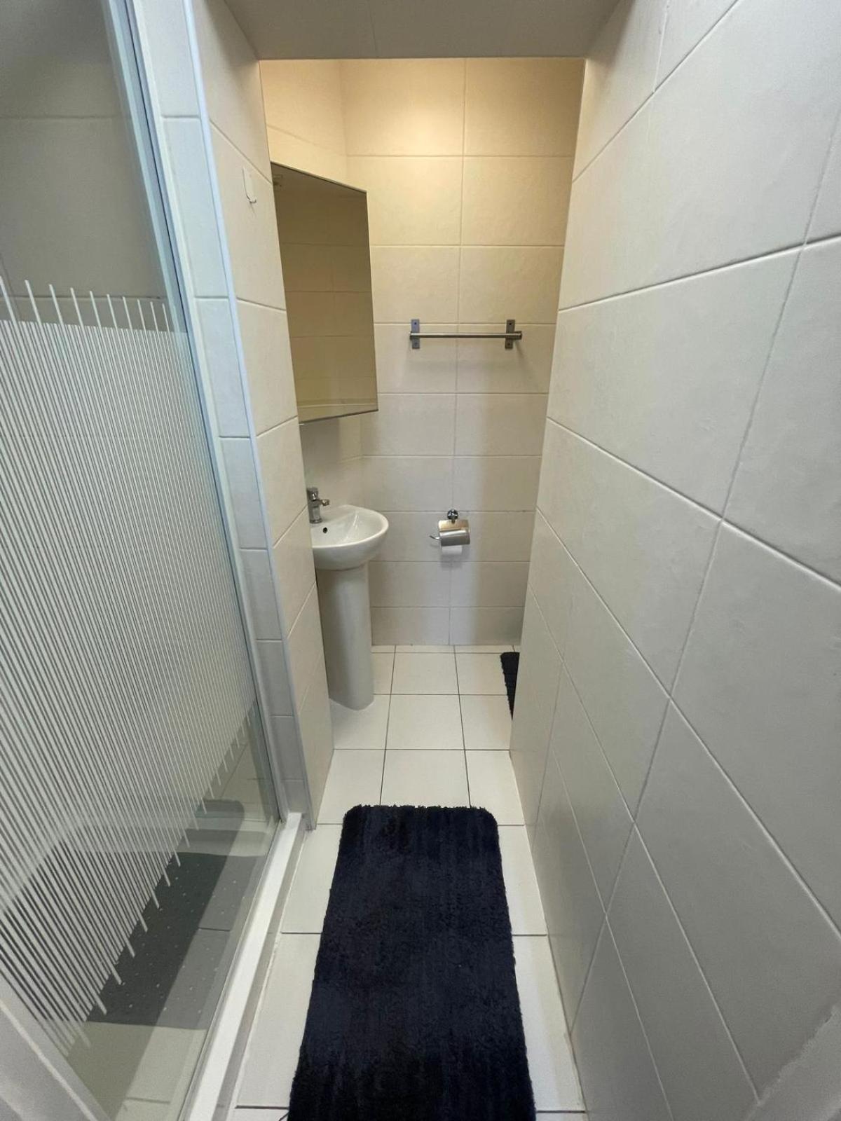 Cromwell Apartment