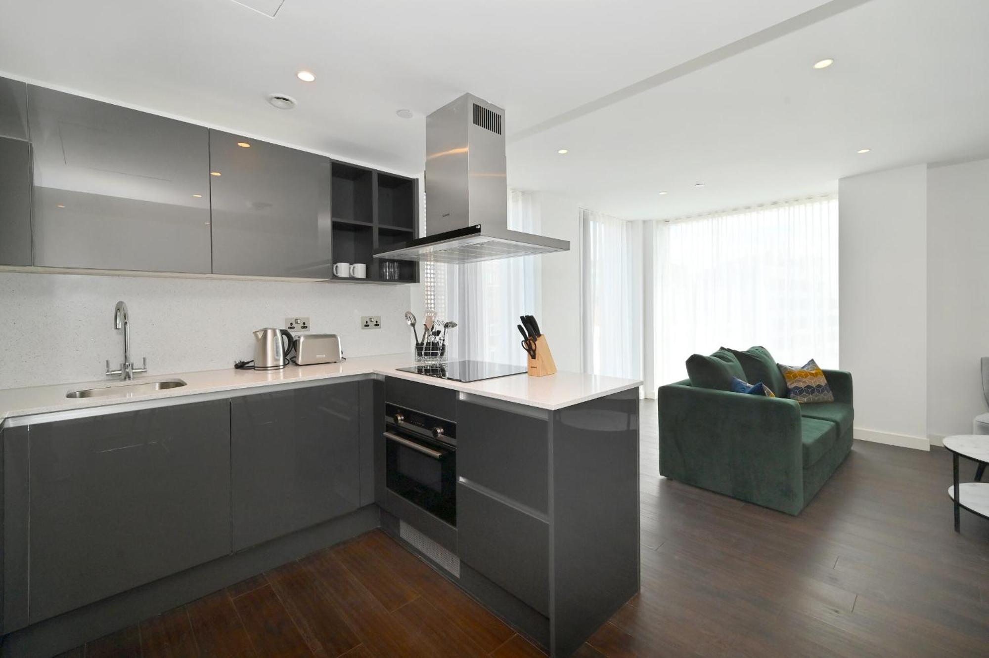 Apartment Access Tower Hill London