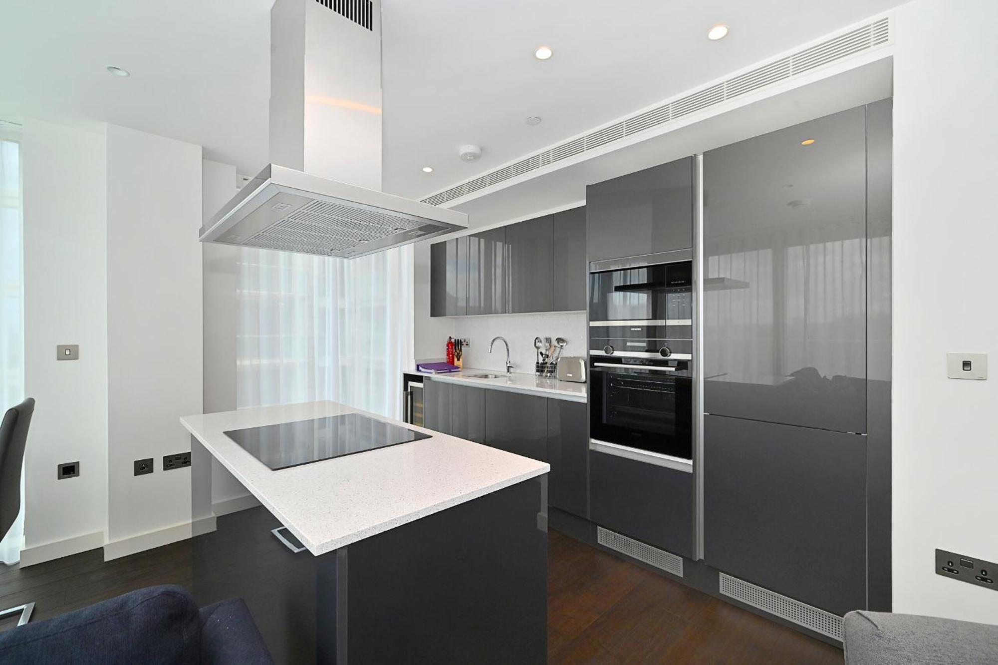 Access Tower Hill Apartment *