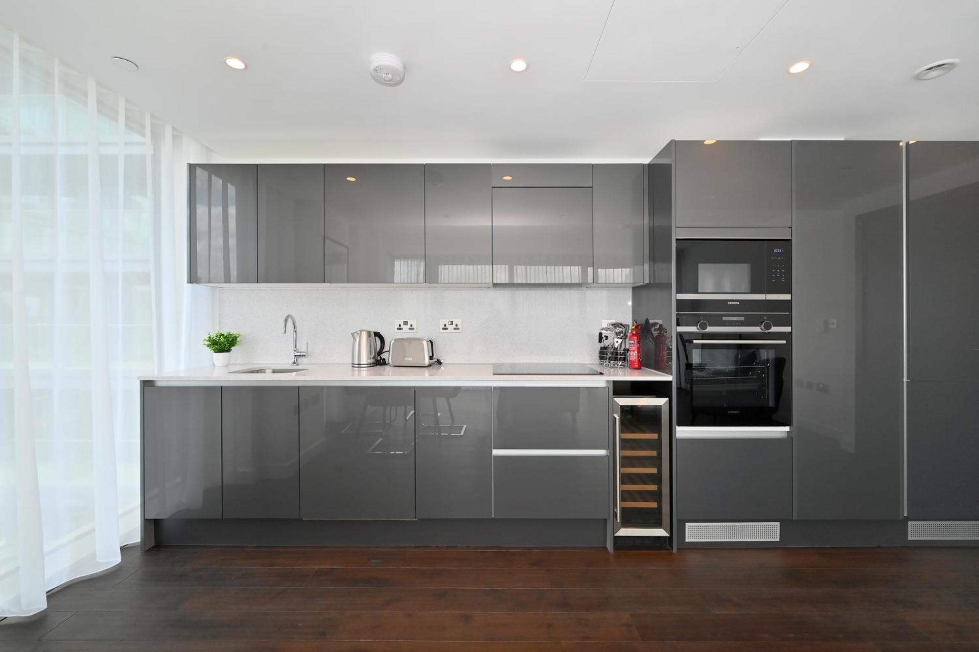 Apartment Access Tower Hill London