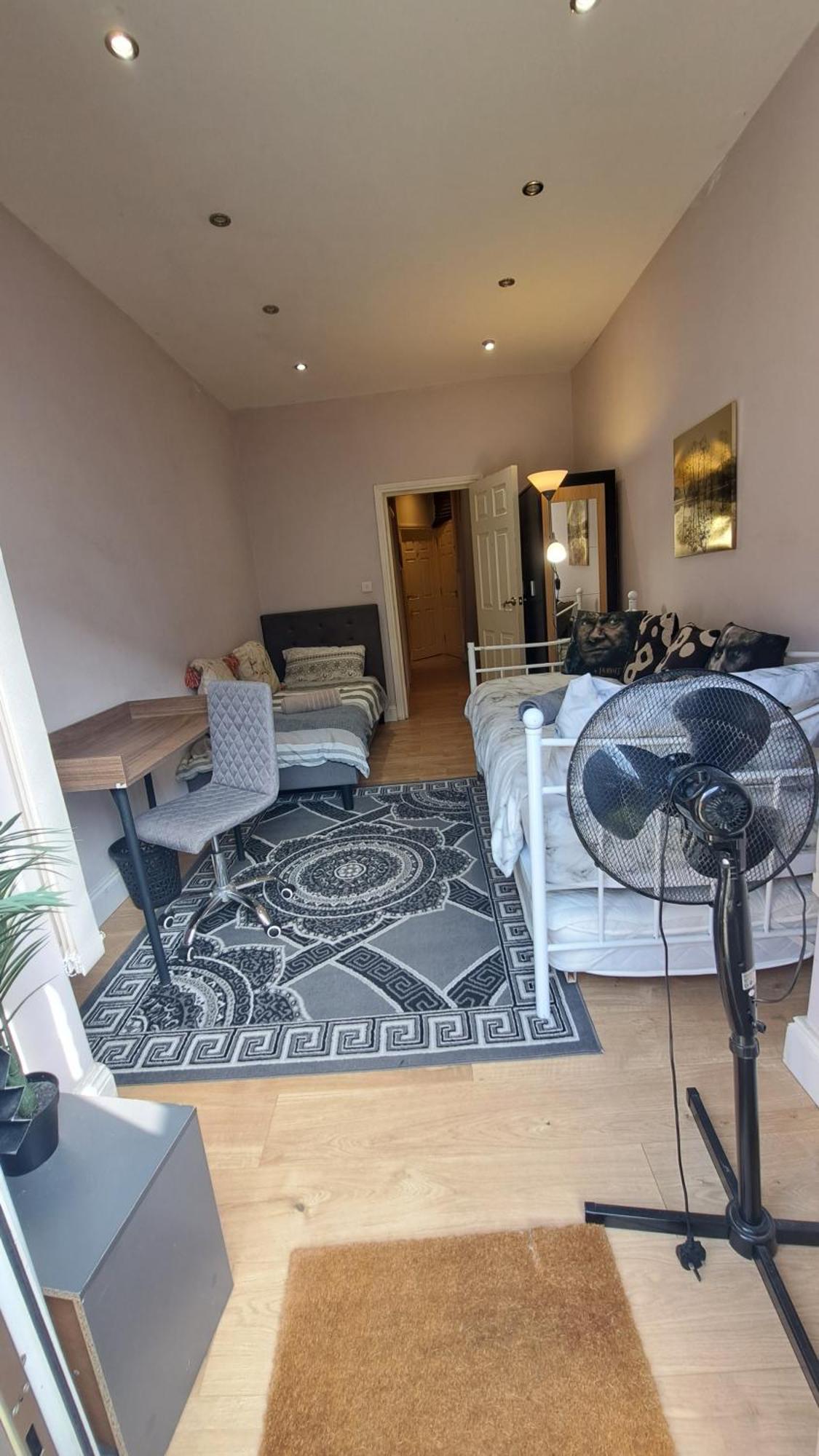 Comfy Fenia Homestay *