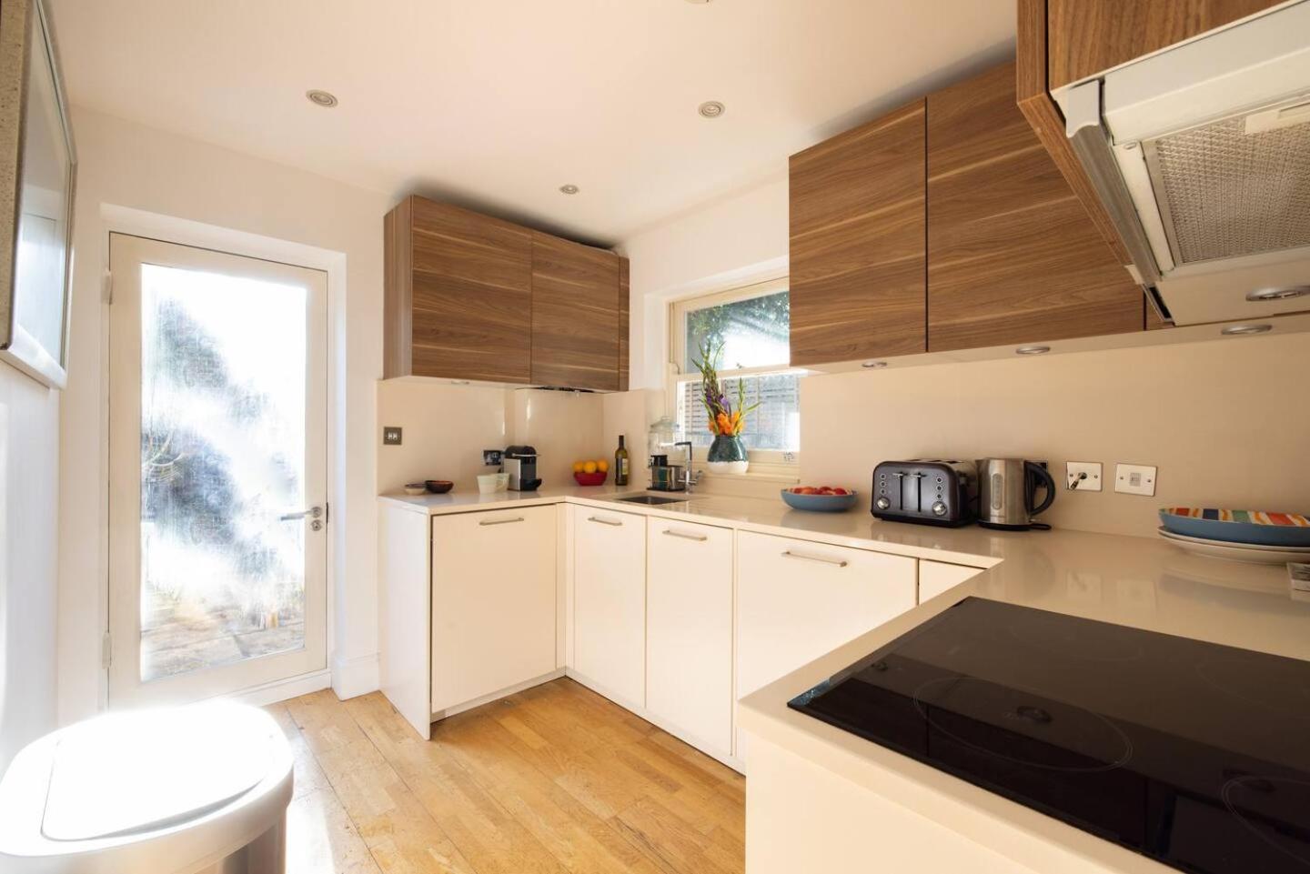 Niru Experience Huge Private Terrace Apartment London