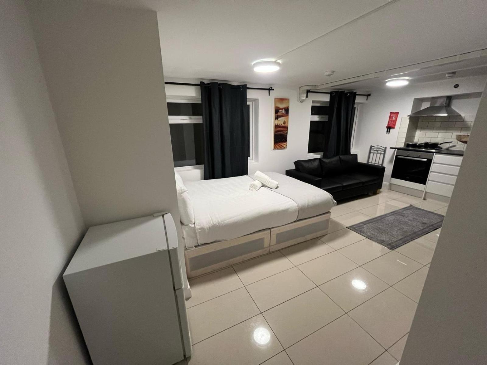 Modern Queenspark Apartamento Londres