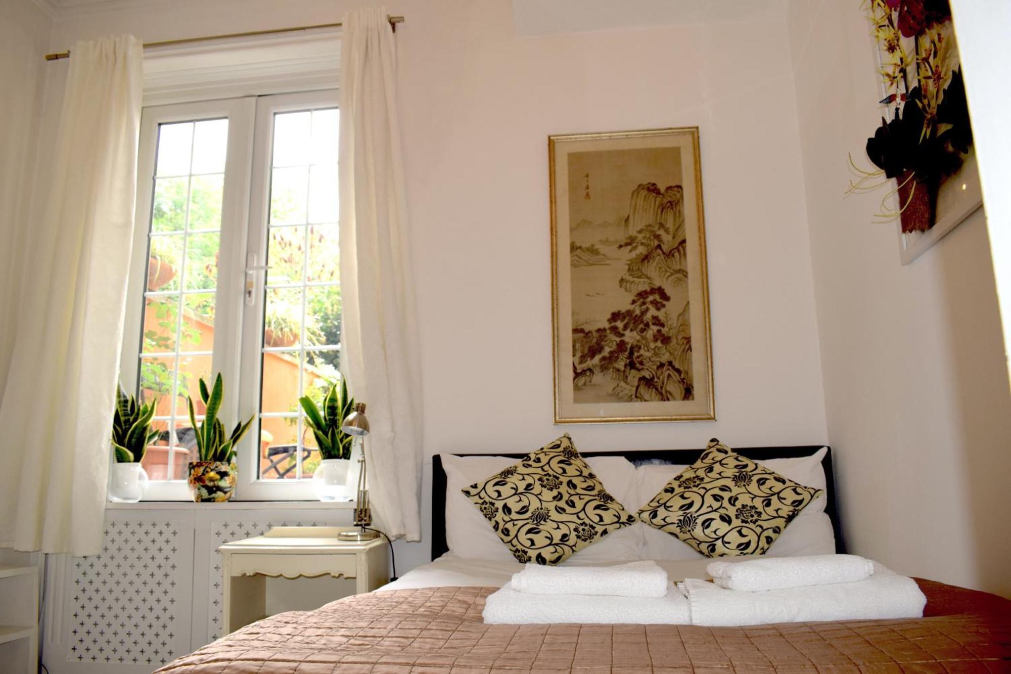 The Clapham With Private Patio Apartment