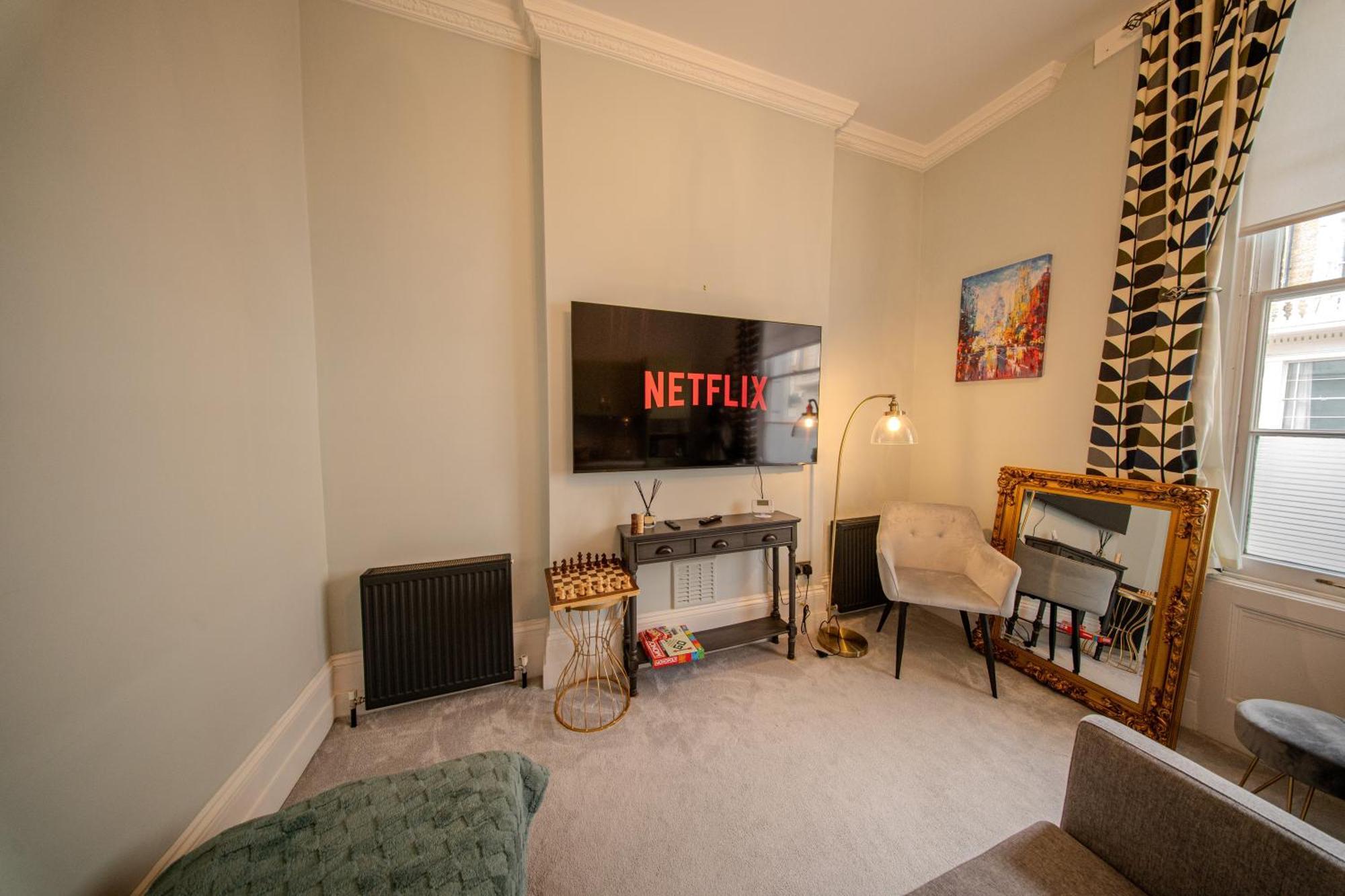 Chic Flat Near Buckingham Palace & Victoria Station Apartment *