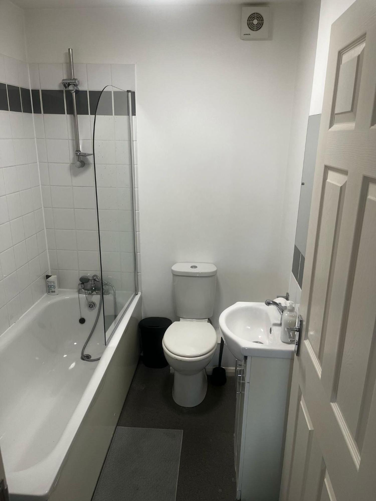 Cozy 2Br Flat , 5 Minutes From Sydenham Train Station Apartamento