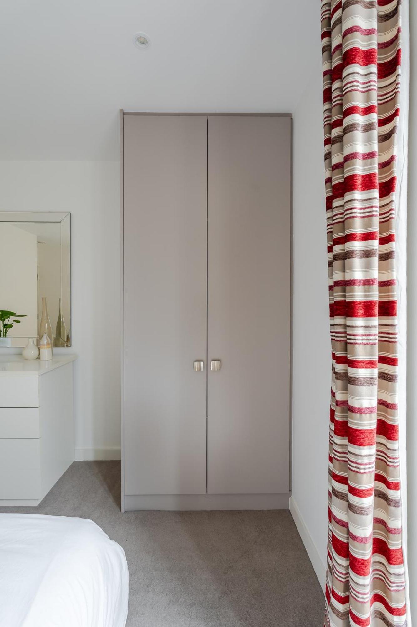 Apartment Modern, Stylishly Furnished Apartment, With Wrap Around Balcony In Notting Hill London
