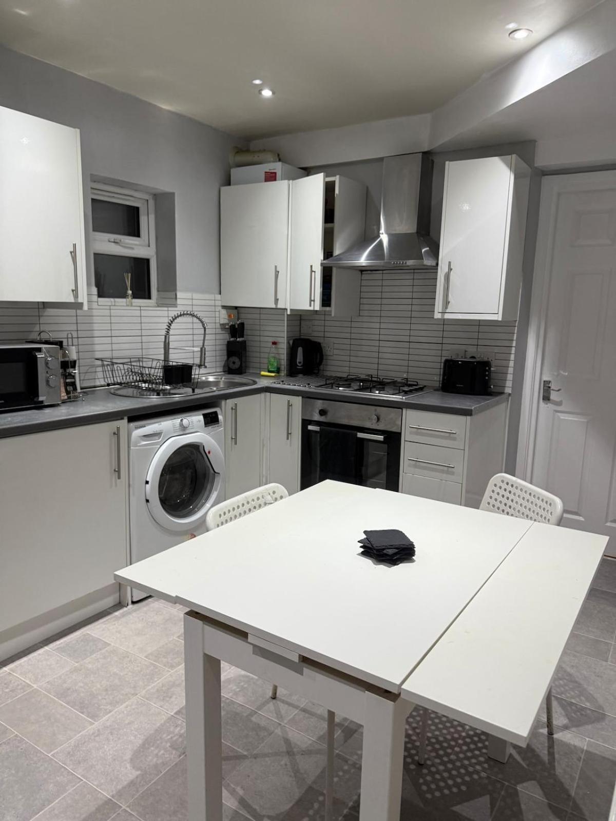 Stylish 2-bed Garden Flat, 5 Mins To Brixton *