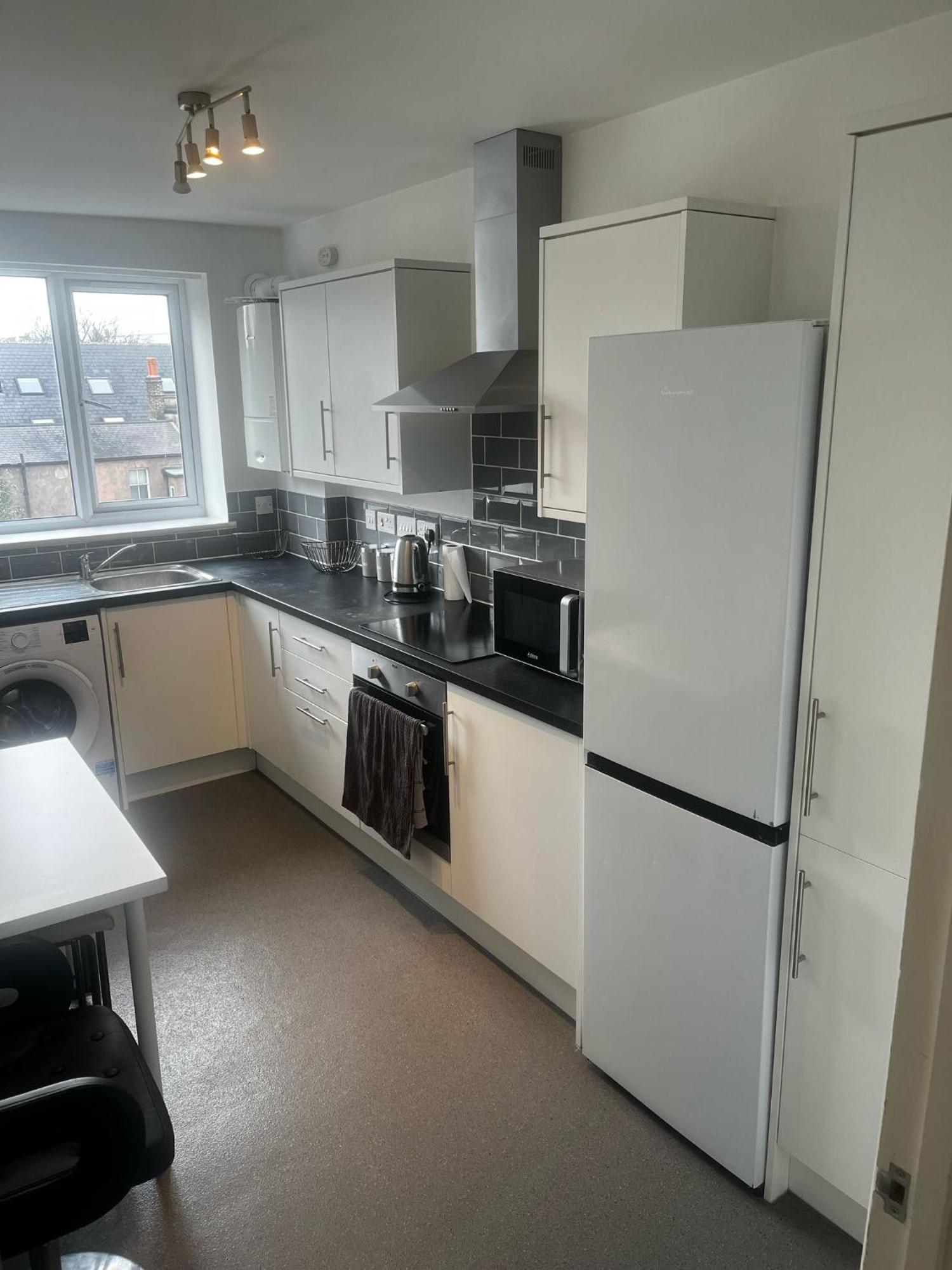 Cozy 2Br Flat , 5 Minutes From Sydenham Train Station Apartamento *