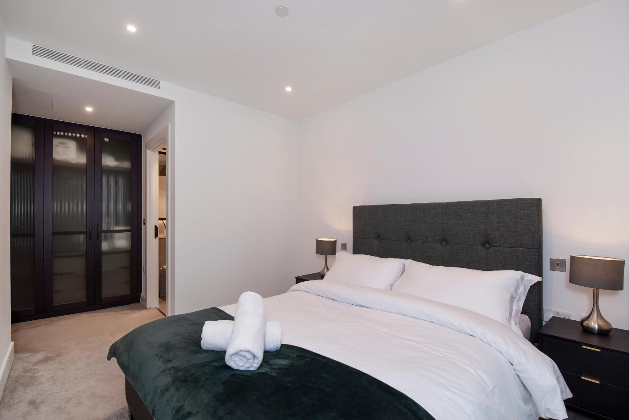 Lux And Large 2 Bed Battersea Power Station Apartment London