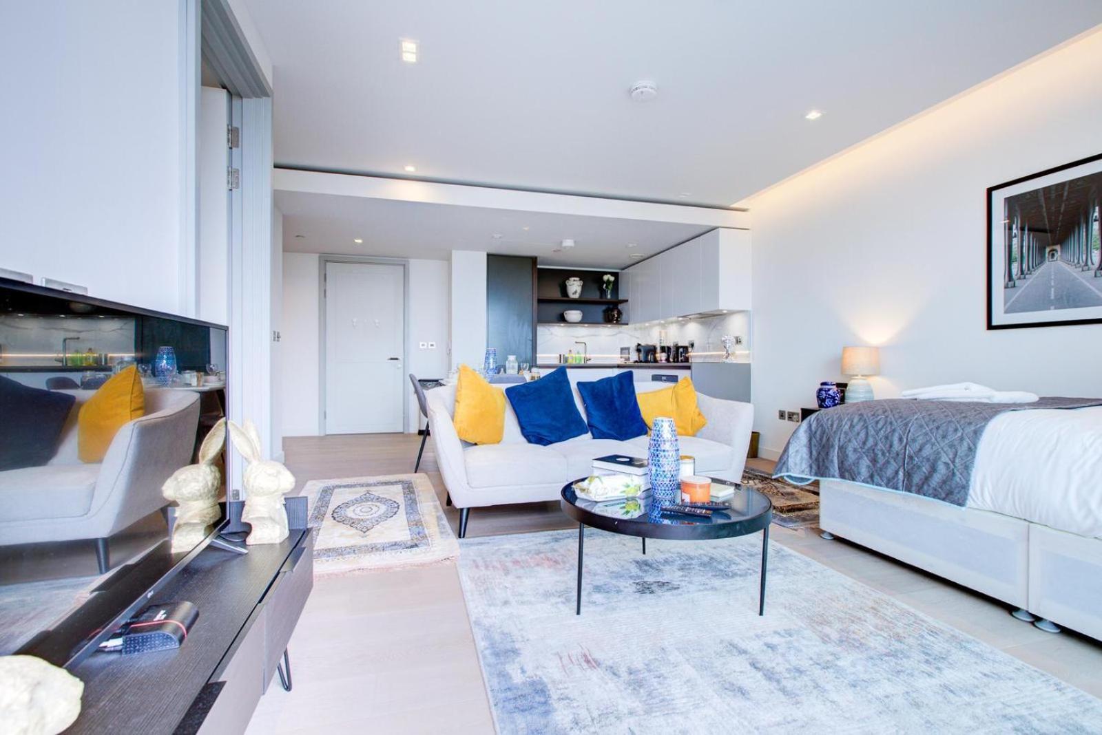 Oxford Street Luxurious * London