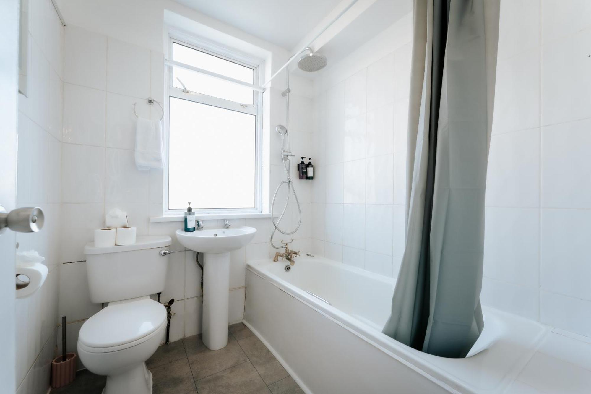 Manor Park To Guest house London