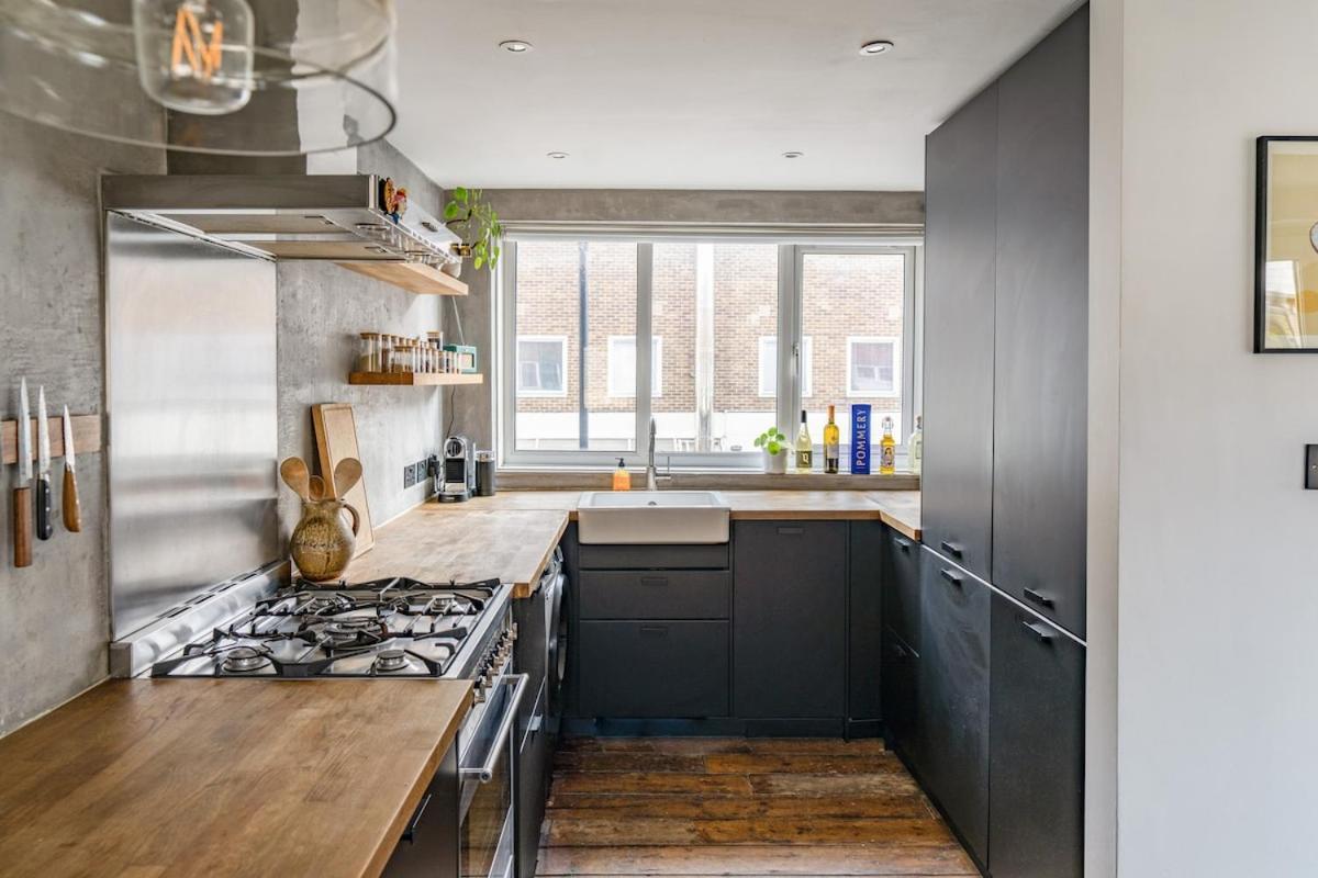 Modern Designers Flat In The Heart Of Angel