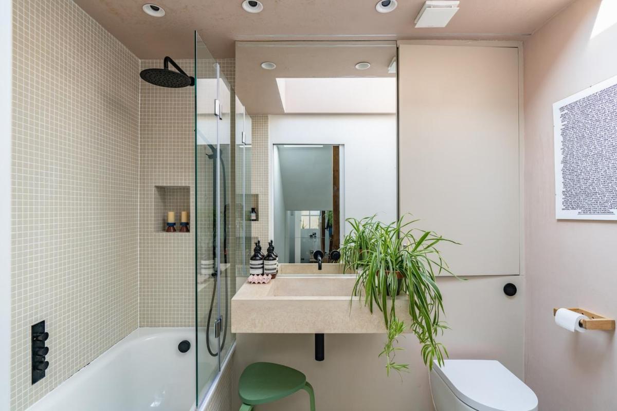 Apartment Modern Designers Flat In The Heart Of Angel