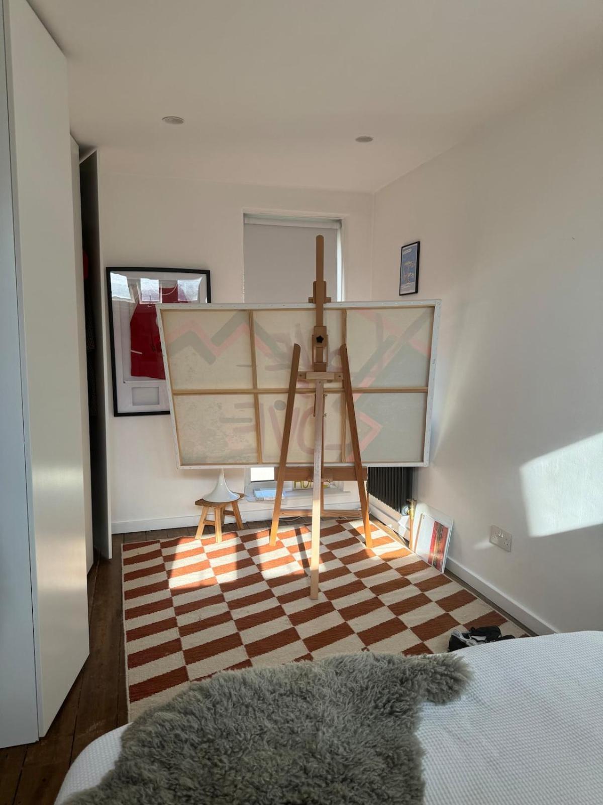 Modern Designers Flat In The Heart Of Angel